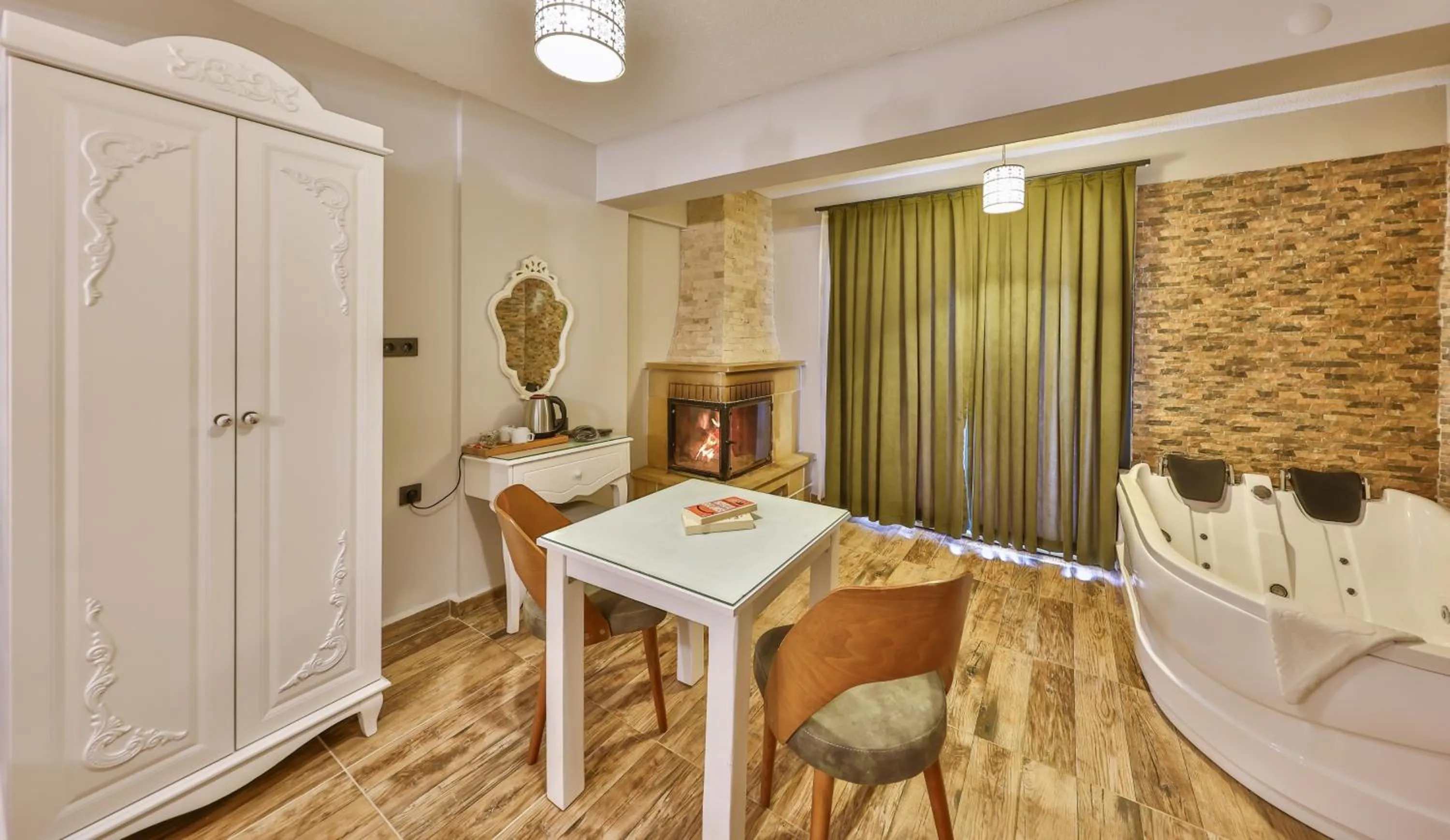 wardrobe in Agva Teras Garden Hotel & Bungalow