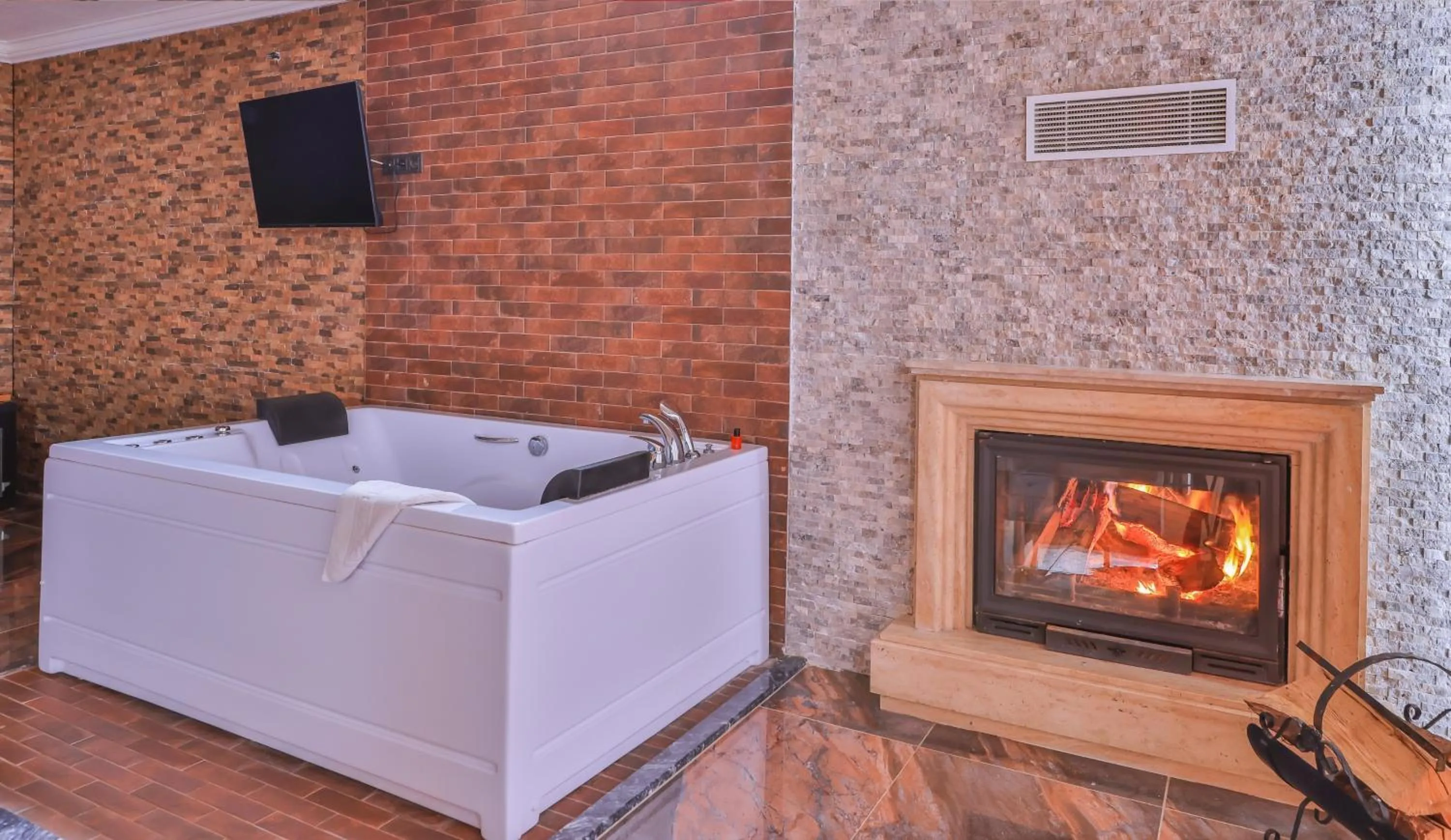 TV and multimedia in Agva Teras Garden Hotel & Bungalow