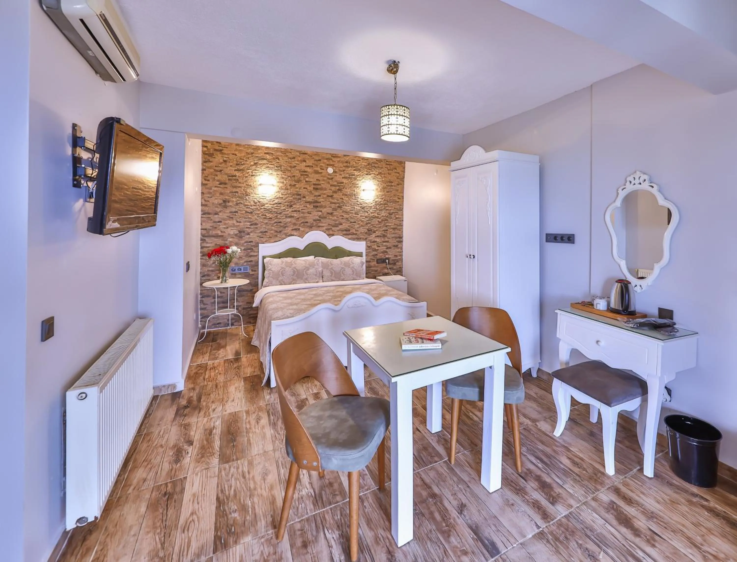 TV and multimedia in Agva Teras Garden Hotel & Bungalow