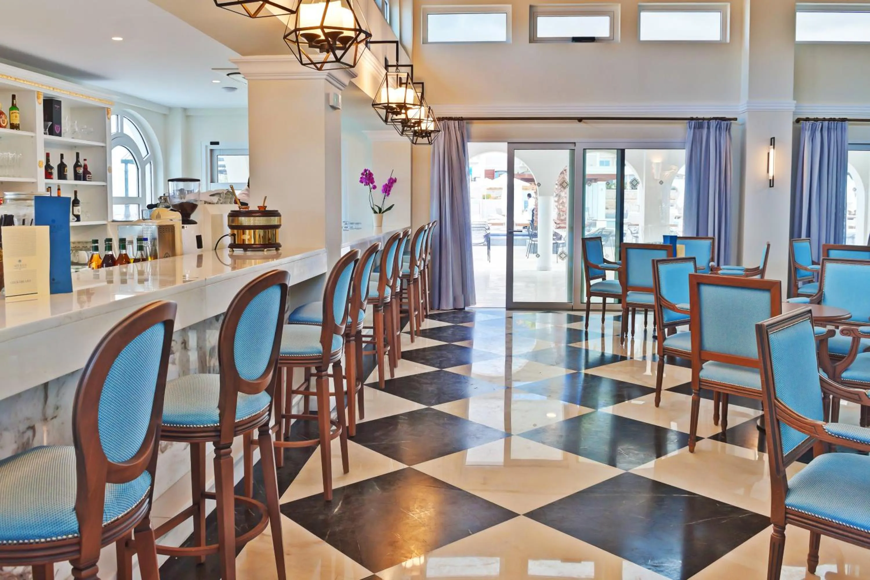 Lounge or bar in Anemos Luxury Grand Resort