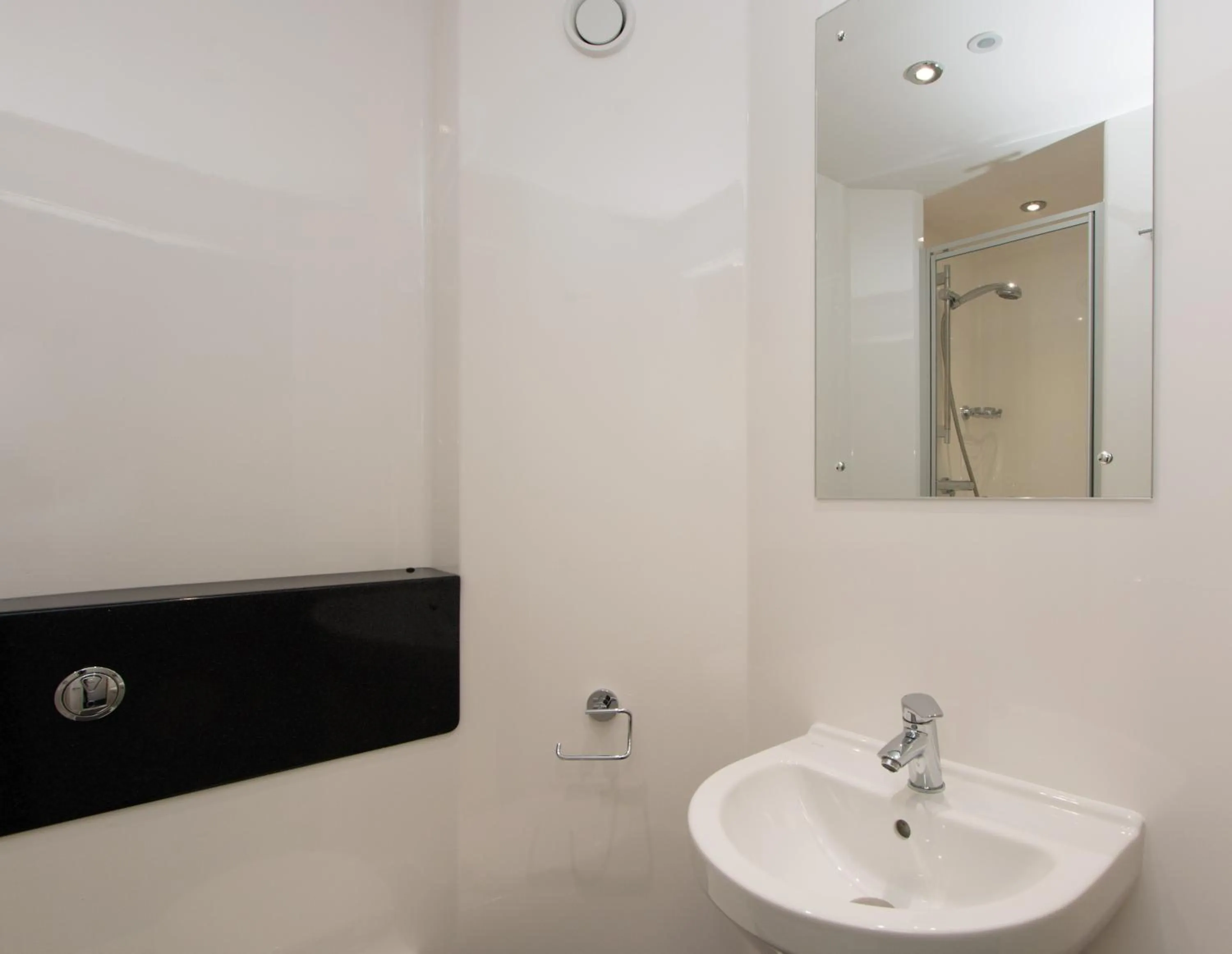 Bathroom in Destiny Student – Murano (Campus Accommodation)