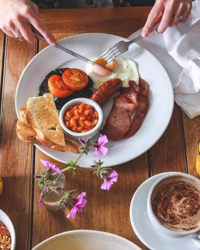 Breakfast in The Five Dials Inn