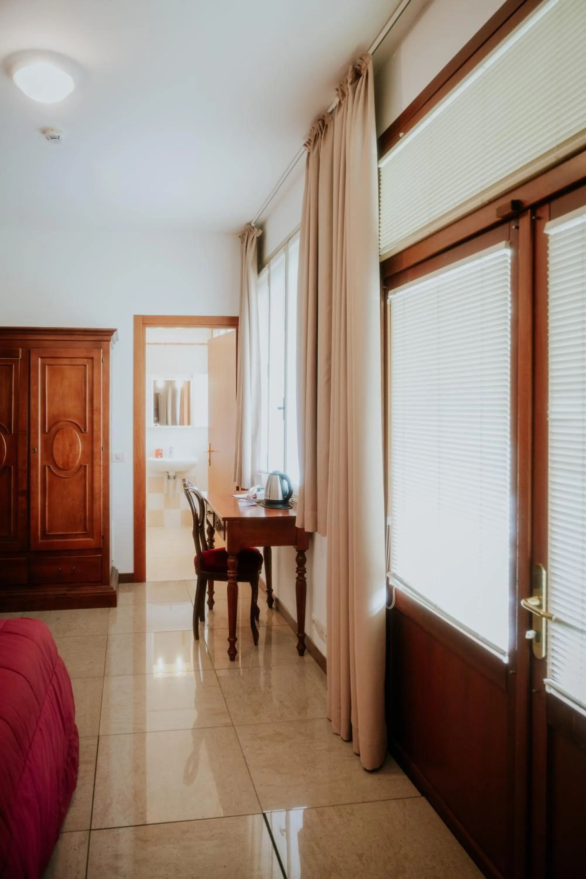 Photo of the whole room in Casa Accademia