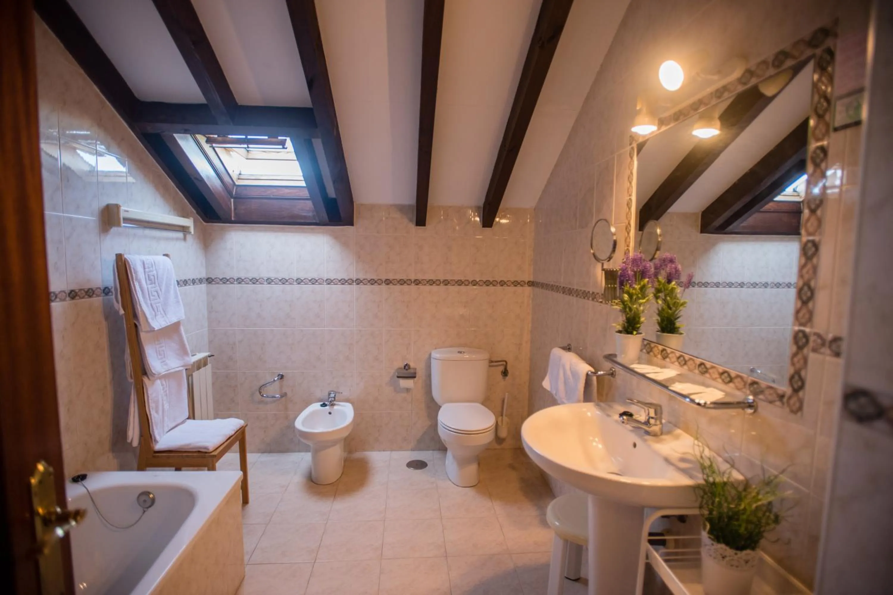 Bathroom in Apartamentos River Santander