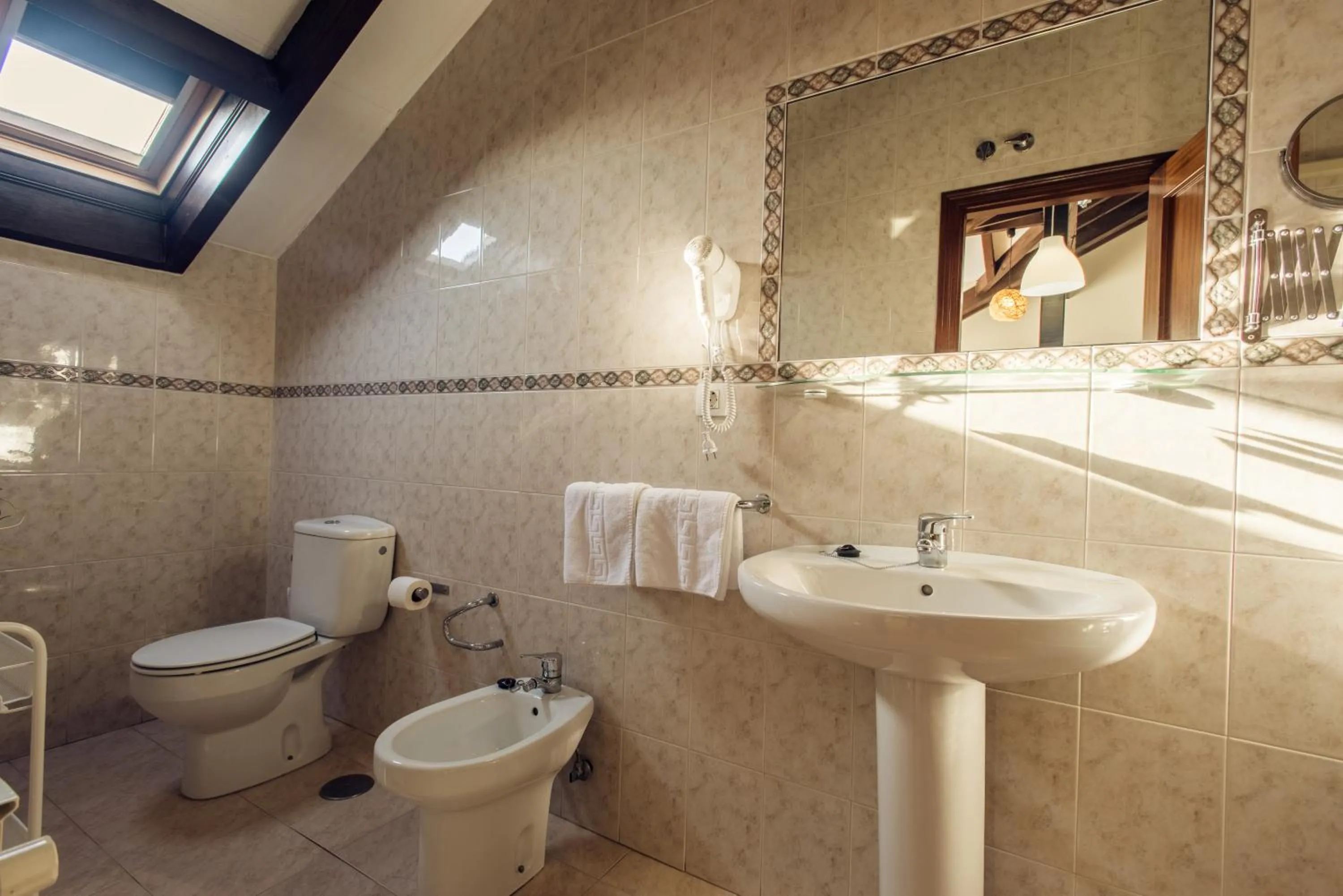 Bathroom in Apartamentos River Santander