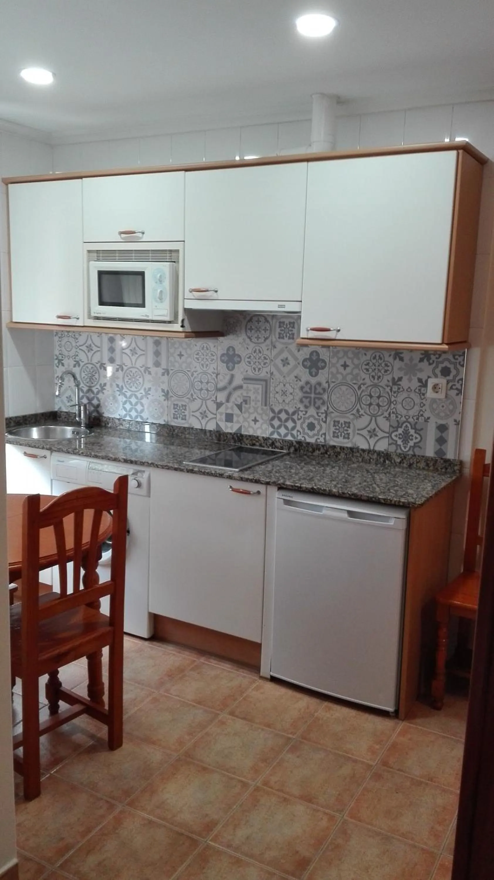 Kitchen or kitchenette in Apartamentos River Santander