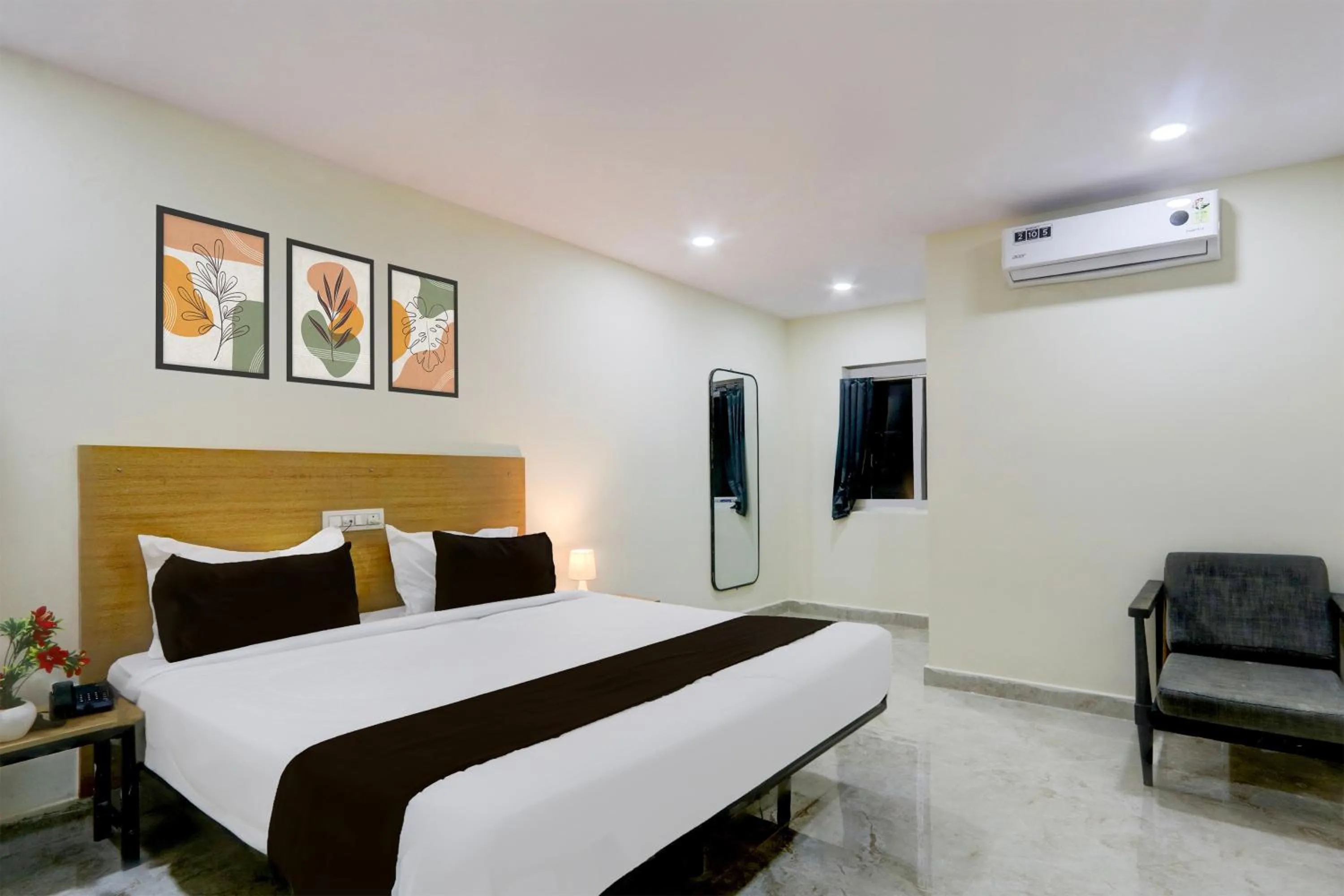 Bedroom in Super Townhouse Kukatpally Formerly SV Royal