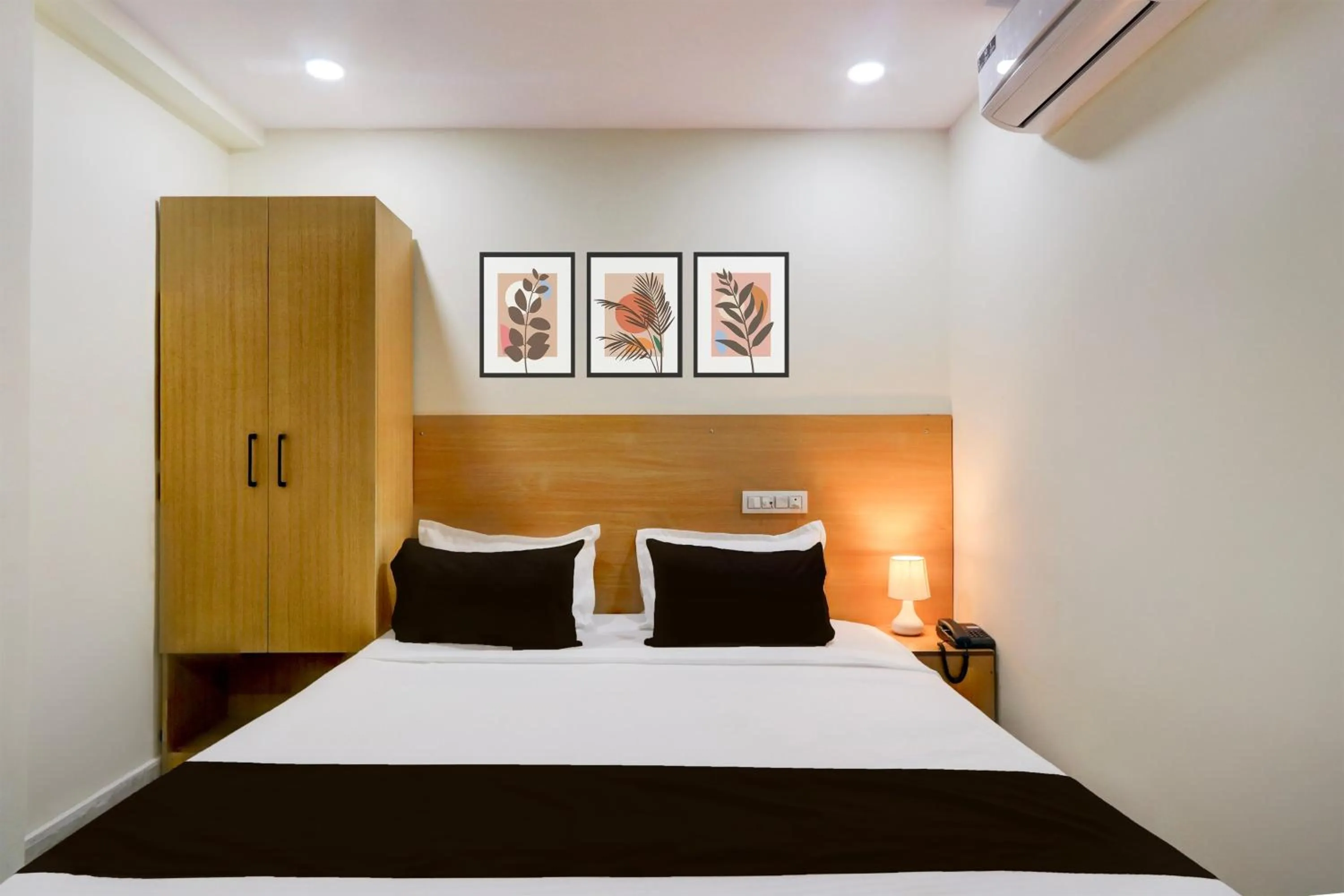 Bedroom in Super Townhouse Kukatpally Formerly SV Royal