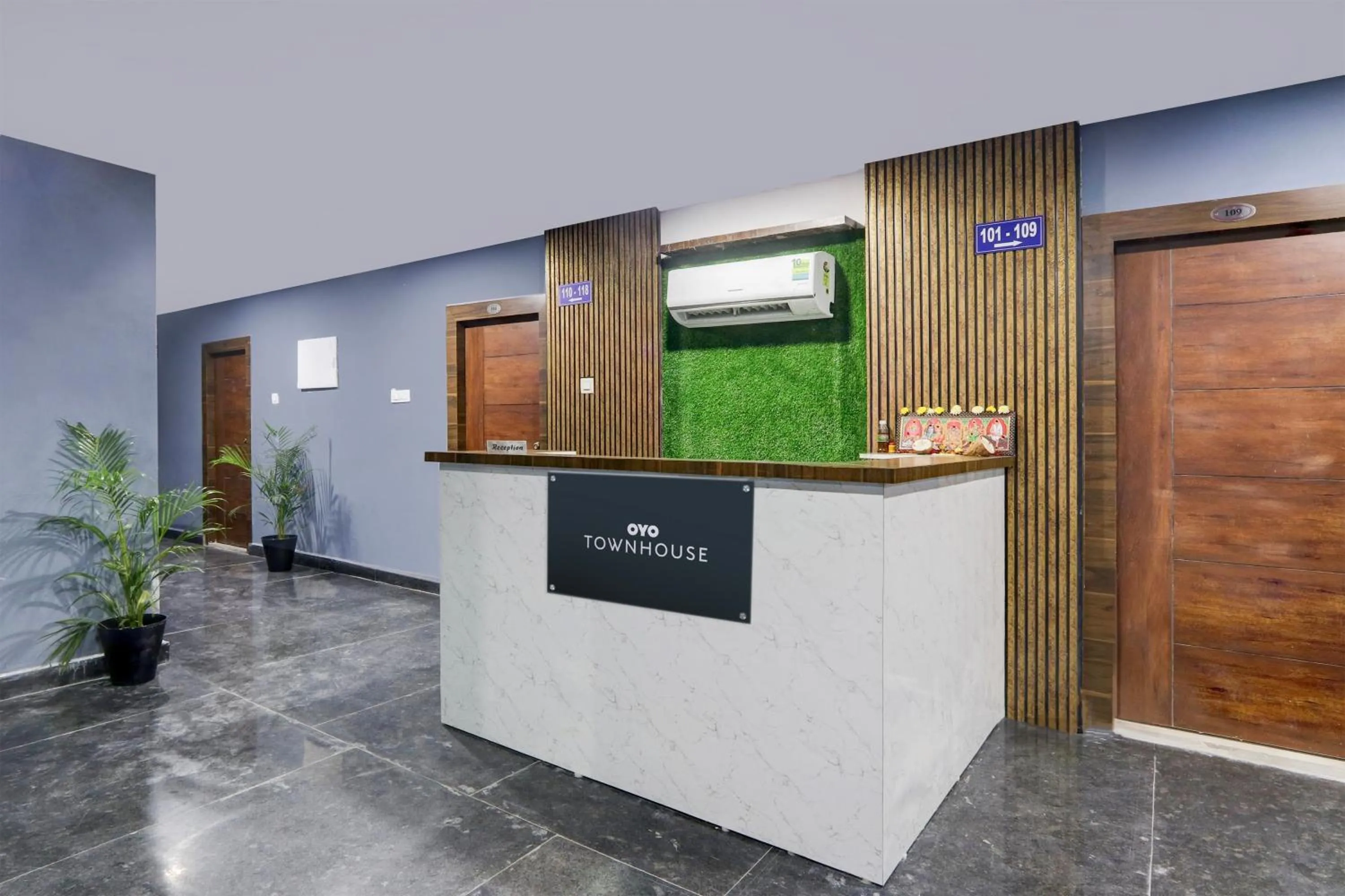 Lobby or reception in Super Townhouse Kukatpally Formerly SV Royal