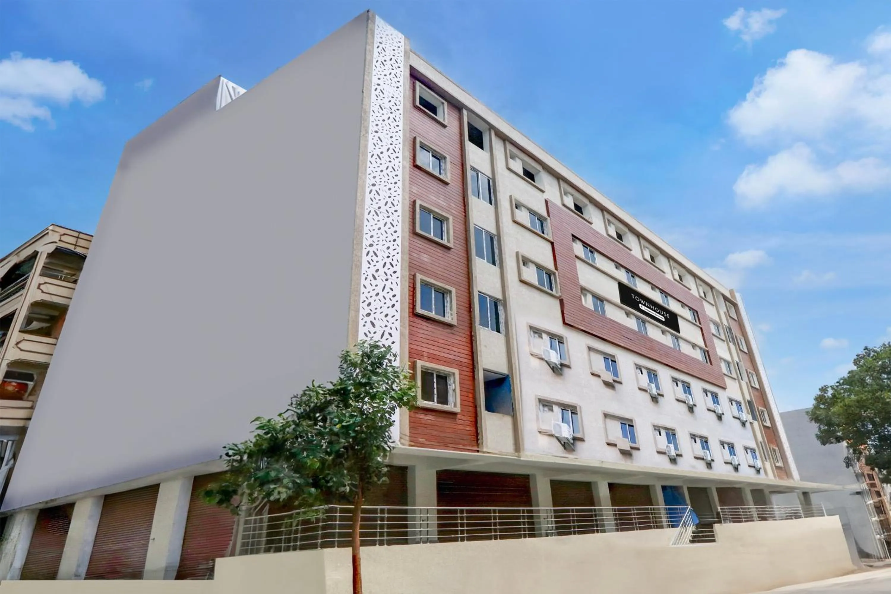 Facade/entrance in Super Townhouse Kukatpally Formerly SV Royal