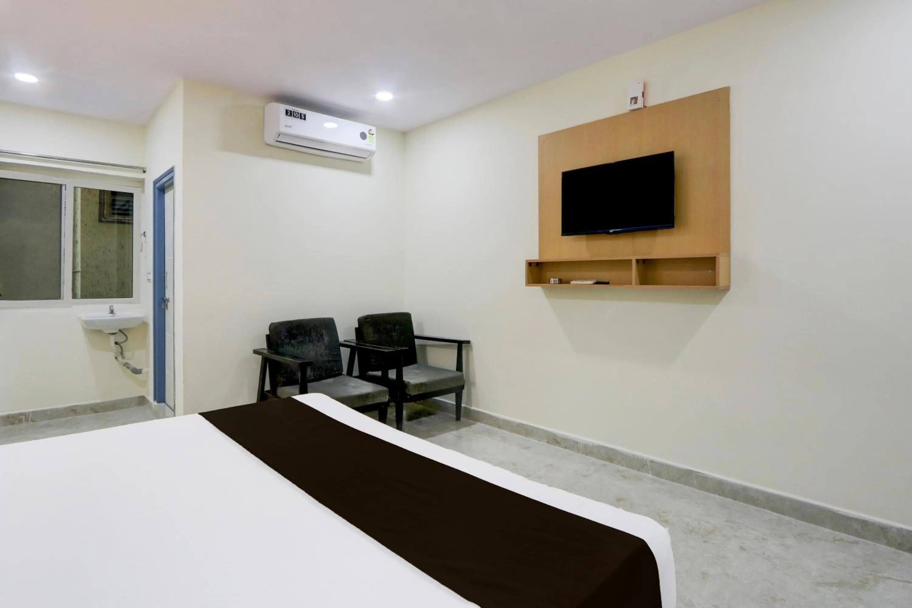 Bedroom in Super Townhouse Kukatpally Formerly SV Royal