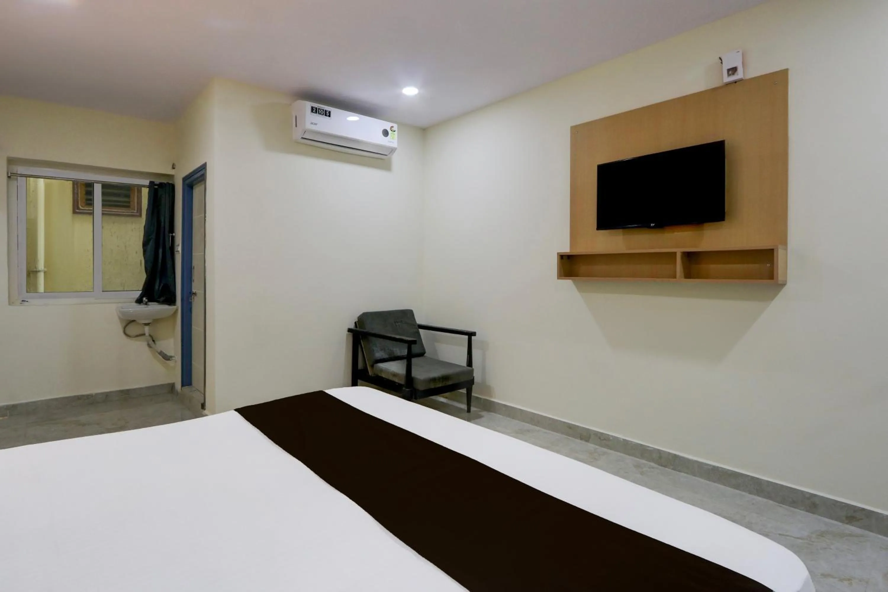 Bedroom in Super Townhouse Kukatpally Formerly SV Royal