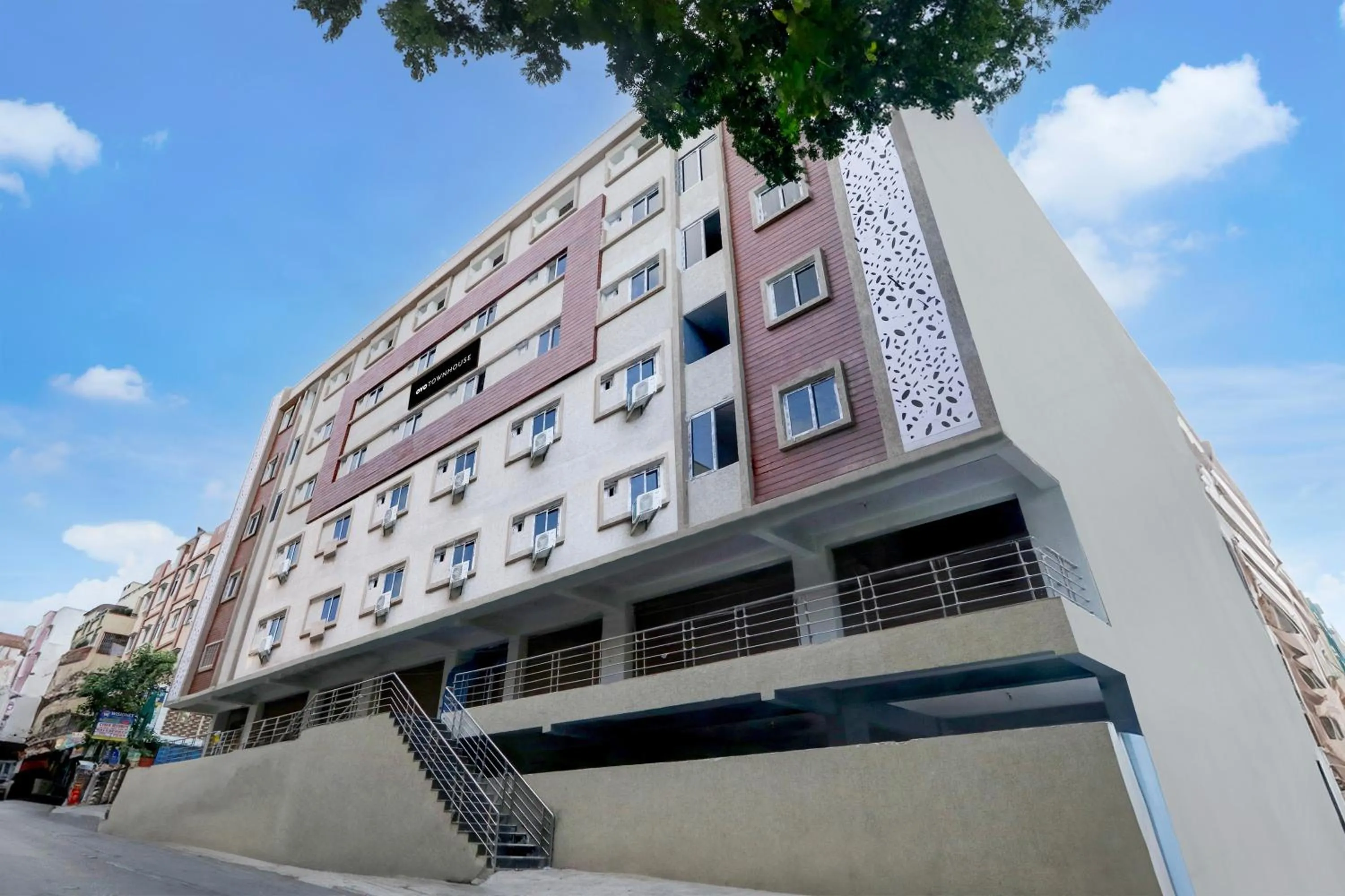 Facade/entrance in Super Townhouse Kukatpally Formerly SV Royal