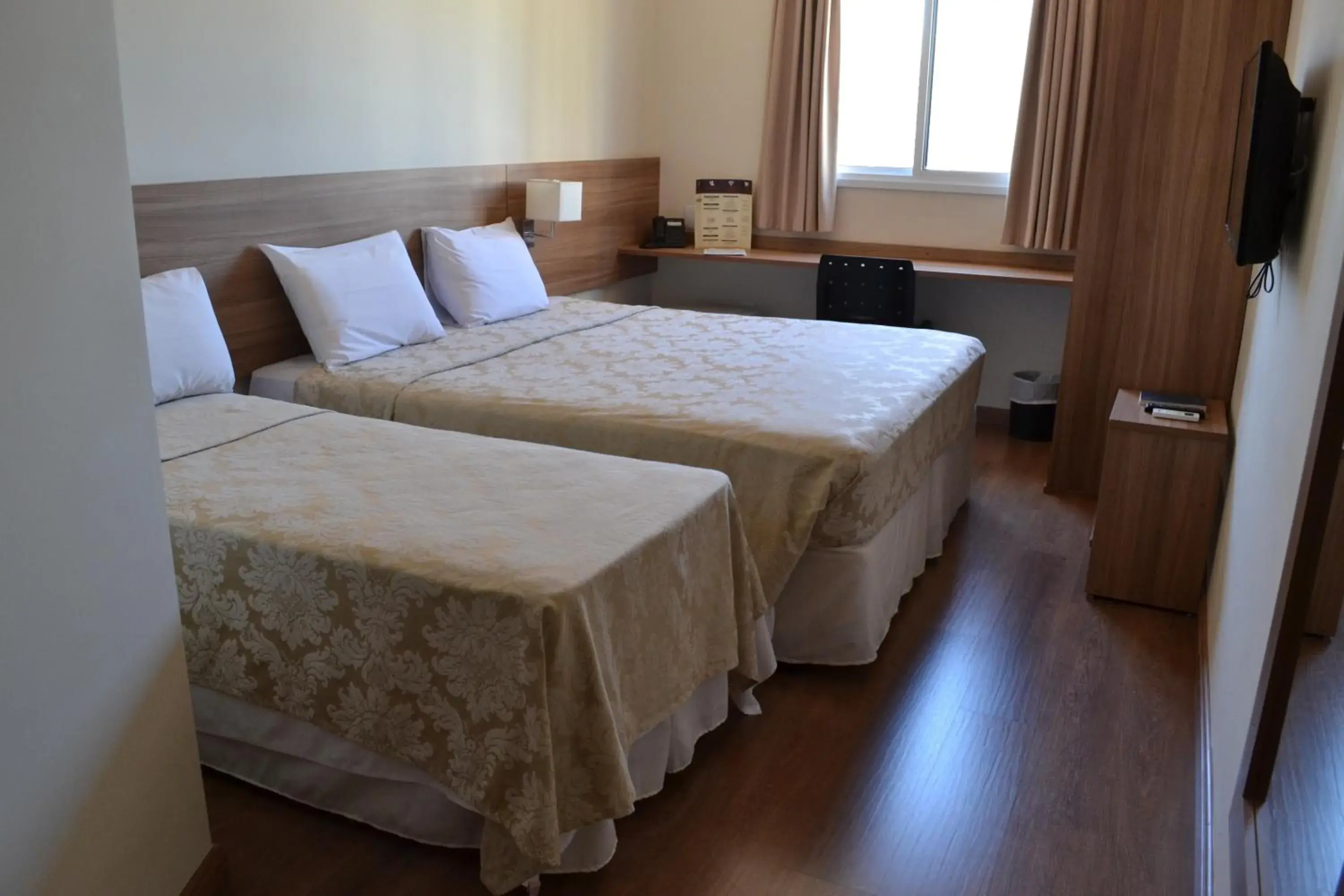 Triple Room with 1 Double bed and 1 Single Bed in Hotel Malibu Inn Campinas Triple Room with 1 Double bed and 1 Single Bed in Hotel Malibu Inn Campinas