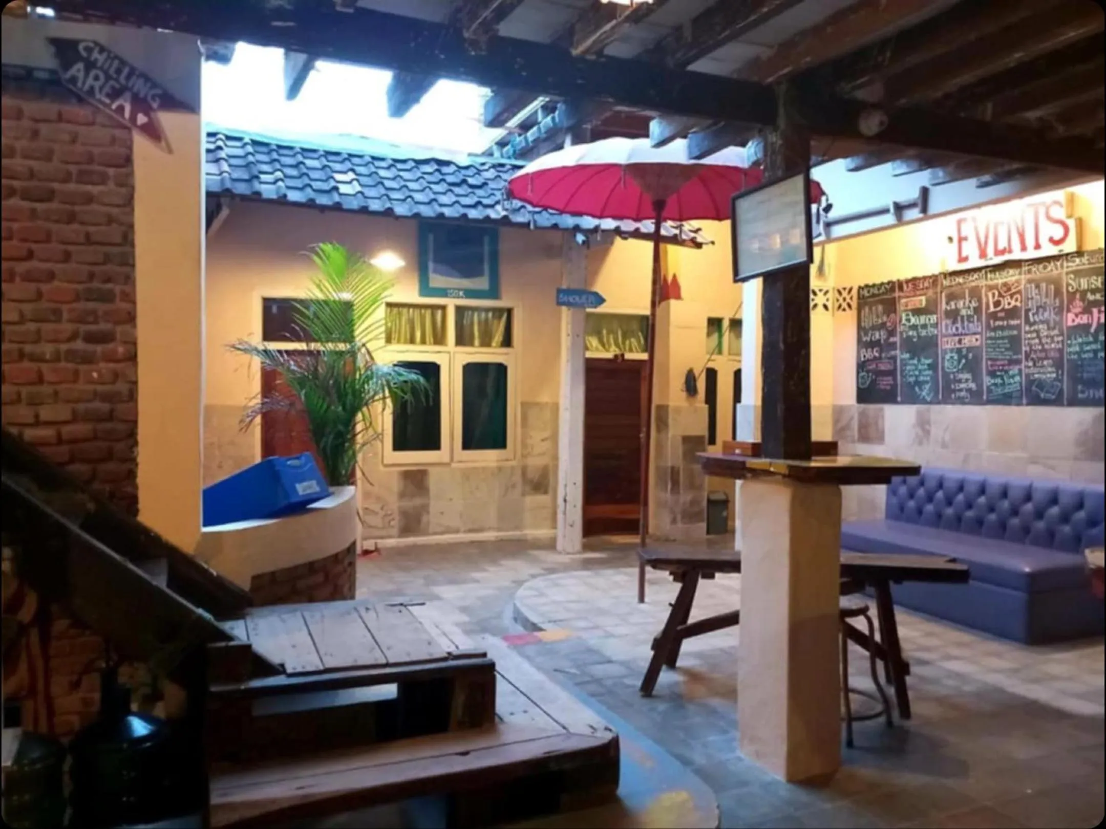 Communal lounge/ TV room in Gili La Boheme