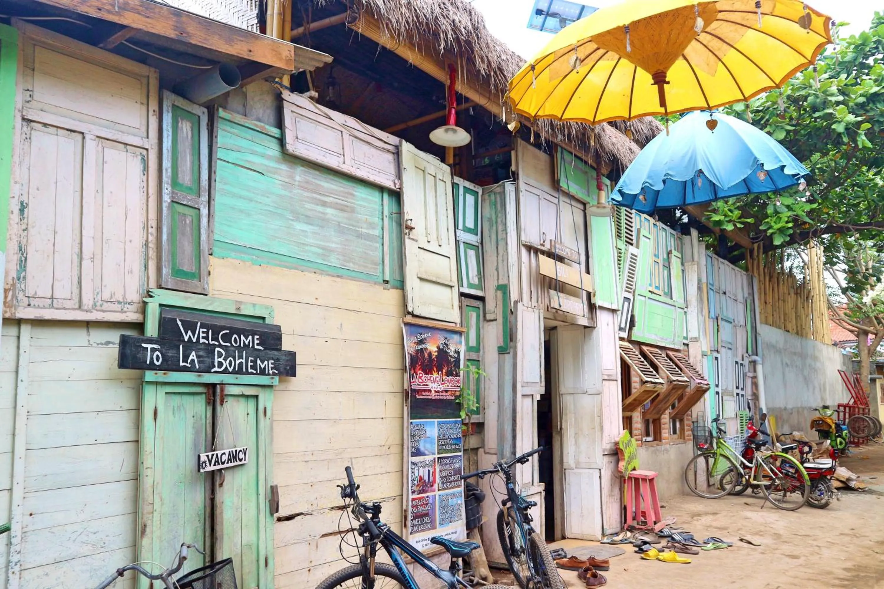 Facade/entrance in Gili La Boheme