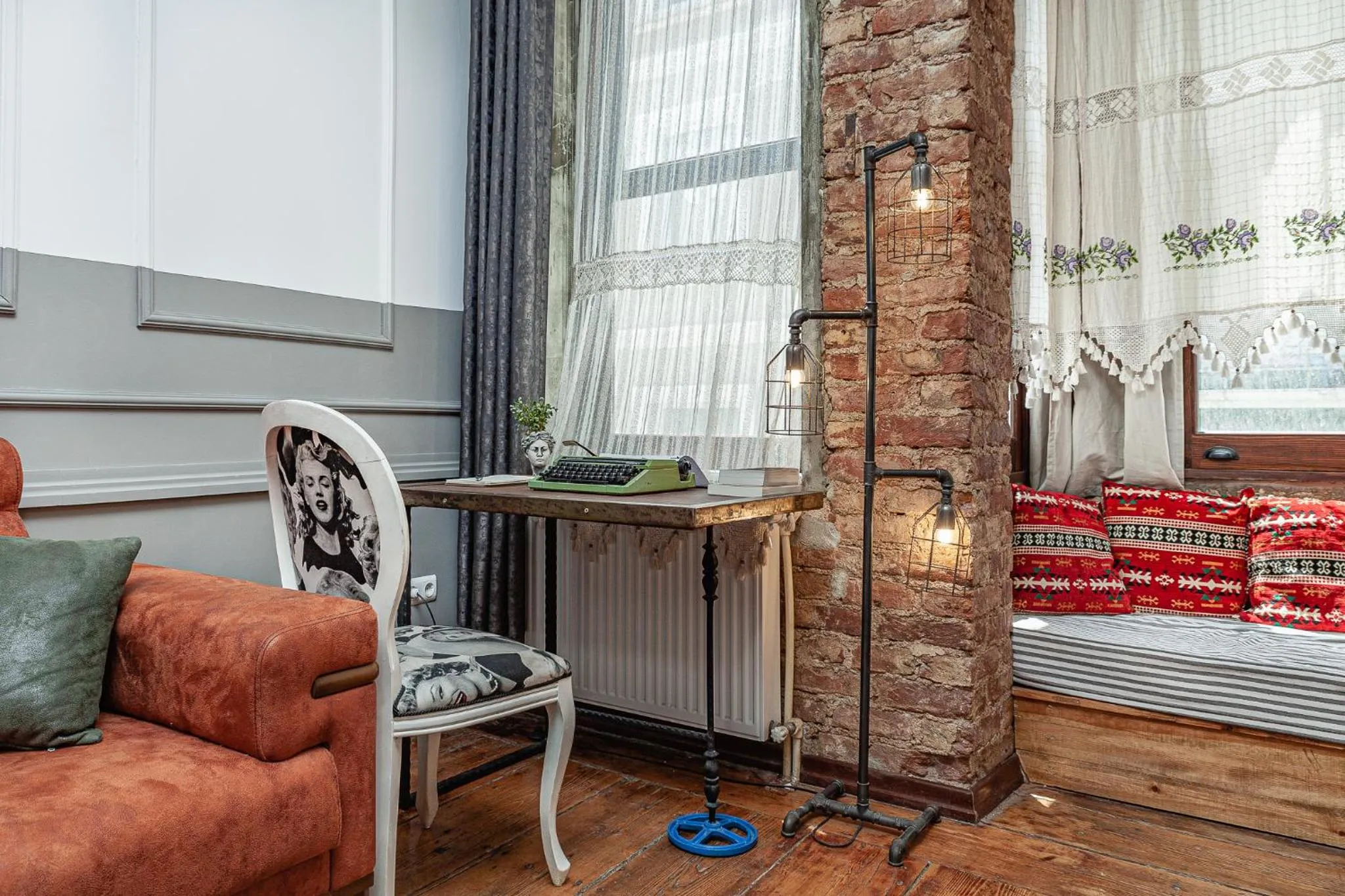 Living room, Bed in Historic Galata