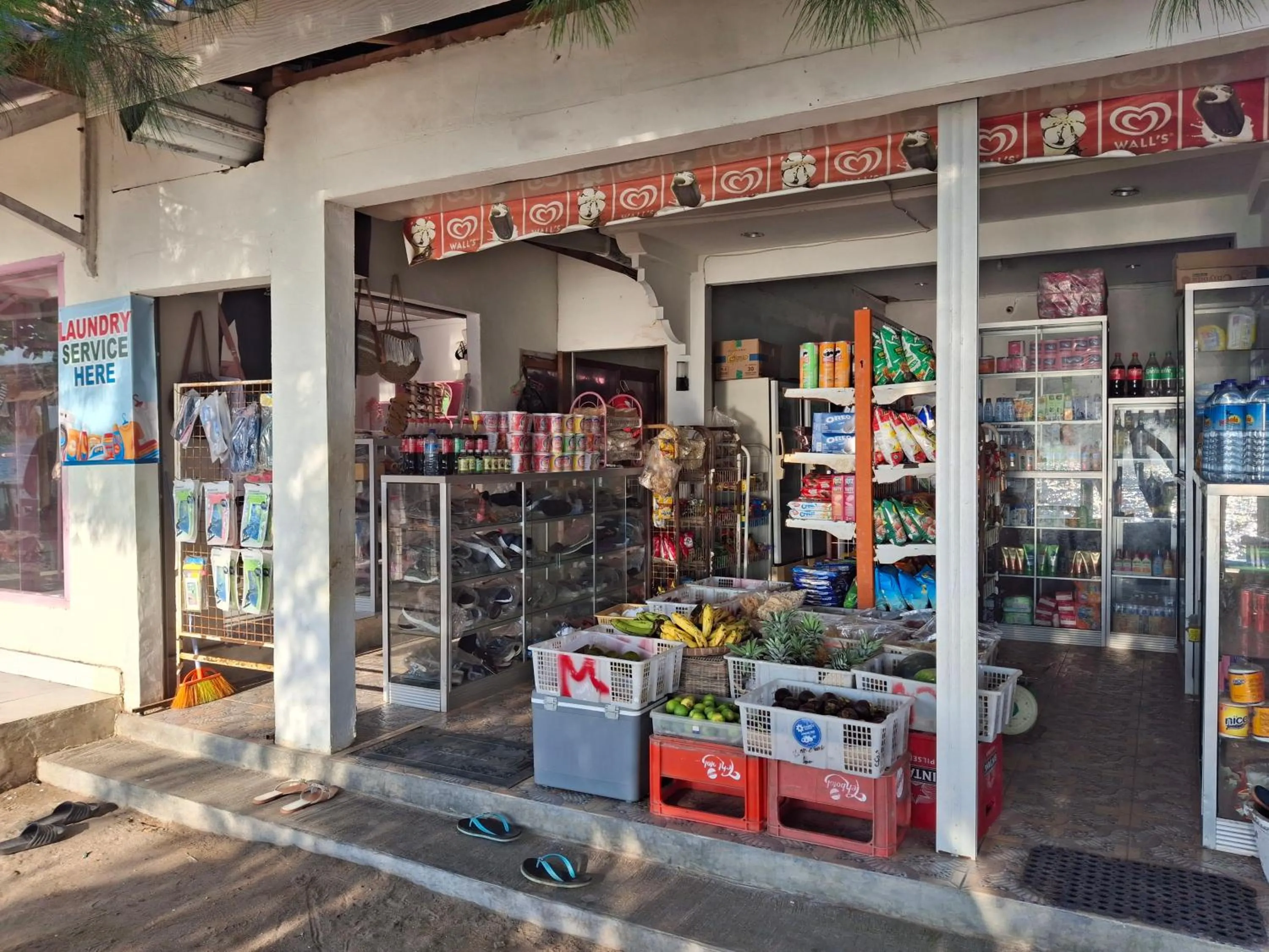 On-site shops in Gusung Indah Bungalow Gili Air