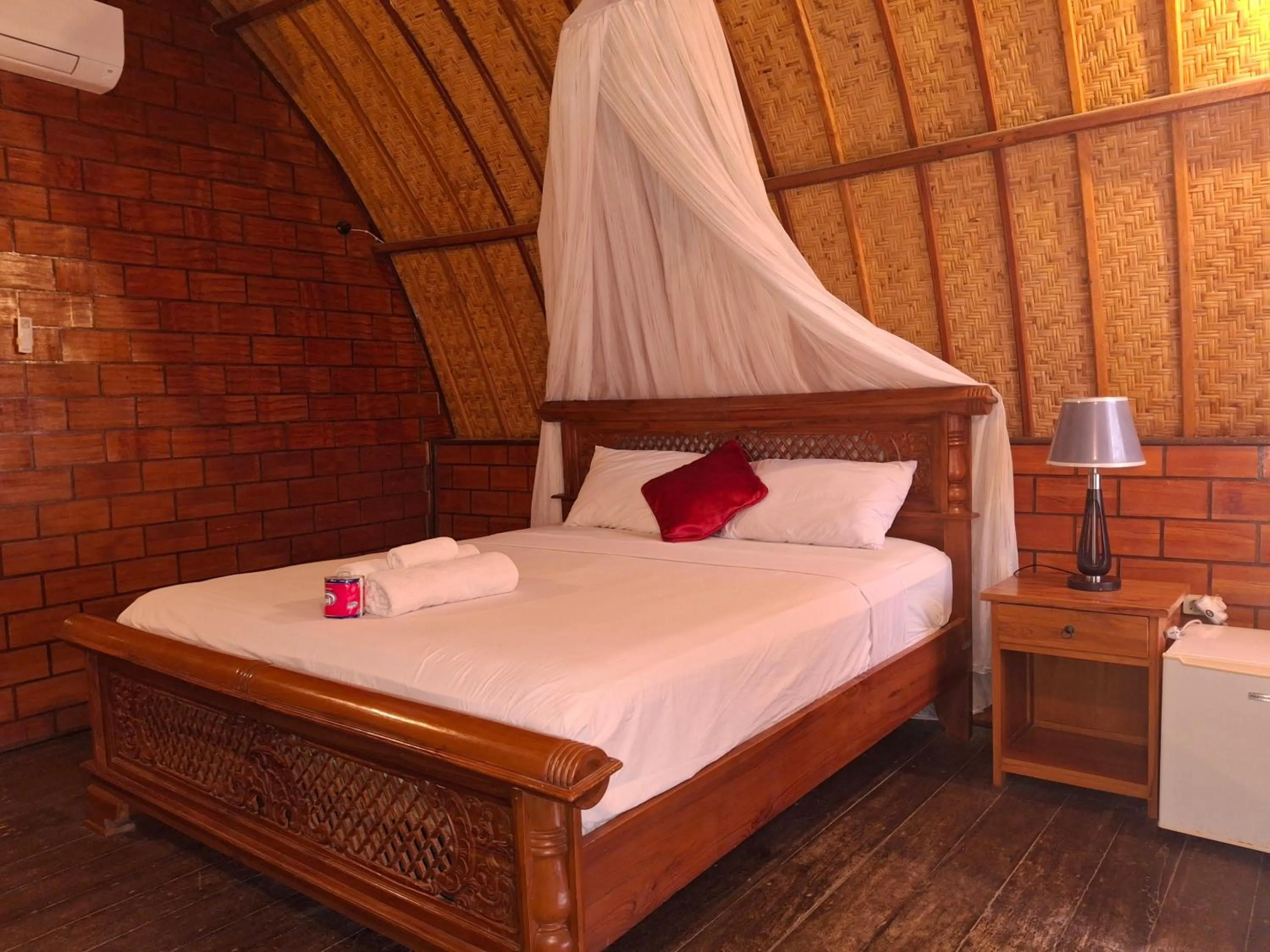 Bedroom, Bed in Gusung Indah Bungalow Gili Air