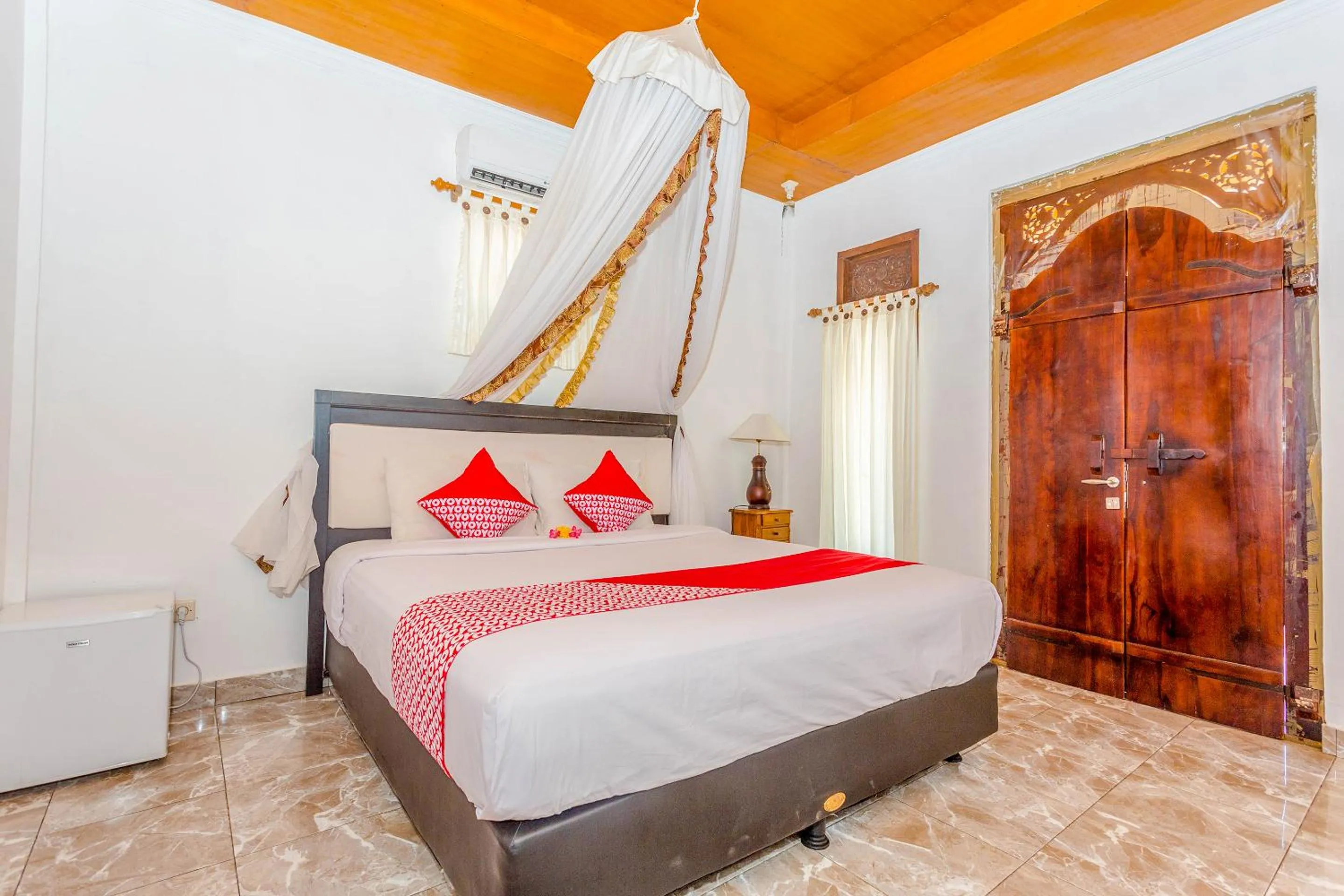 Photo of the whole room, Bed in Gusung Indah Bungalow Gili Air