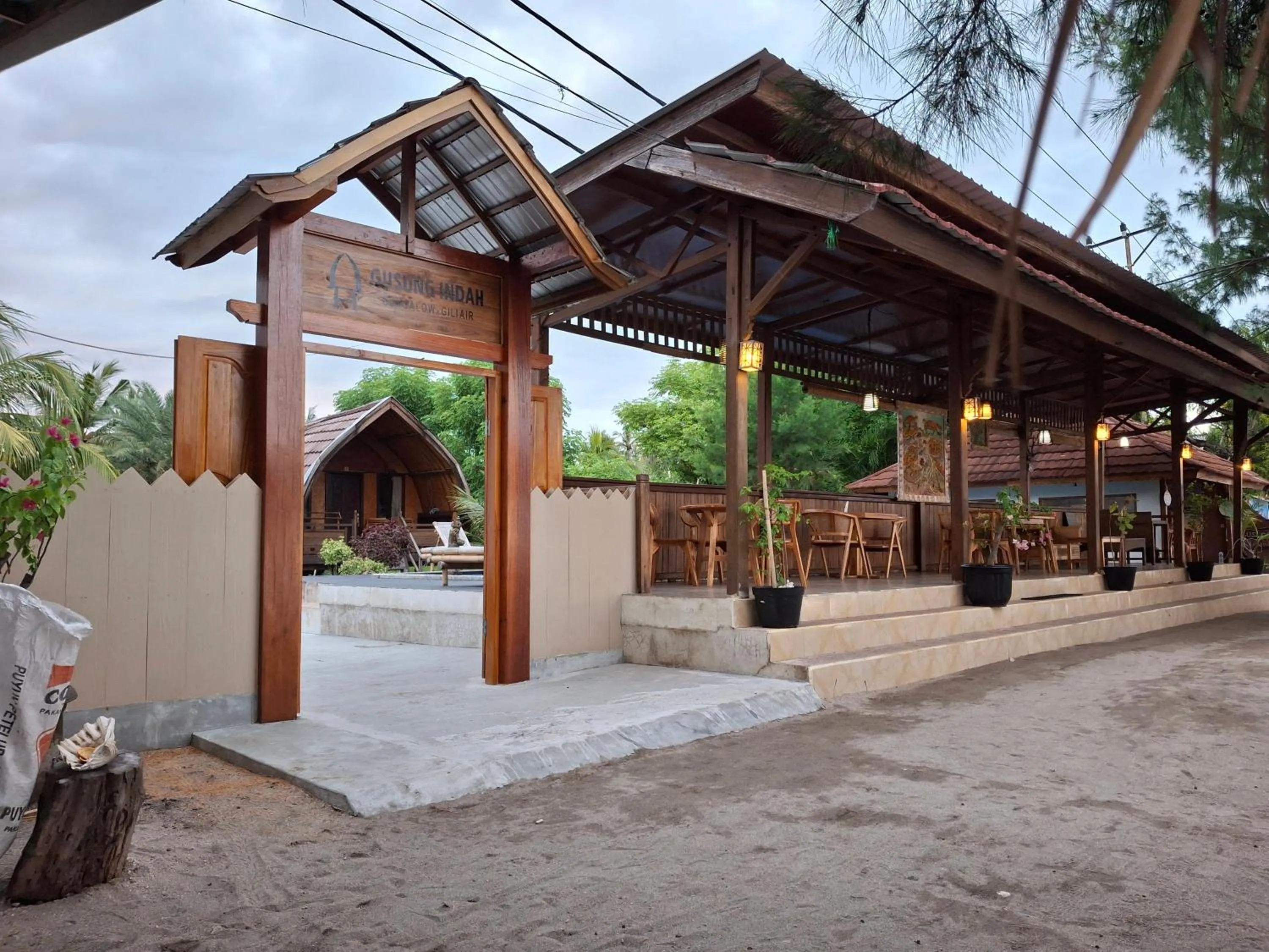 Restaurant/places to eat in Gusung Indah Bungalow Gili Air