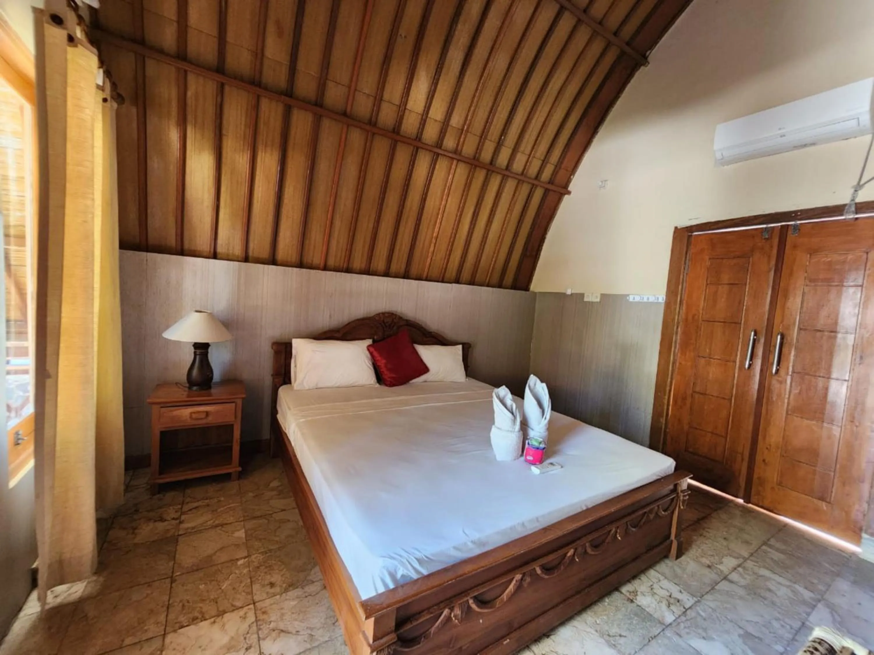 Bedroom, Bed in Gusung Indah Bungalow Gili Air