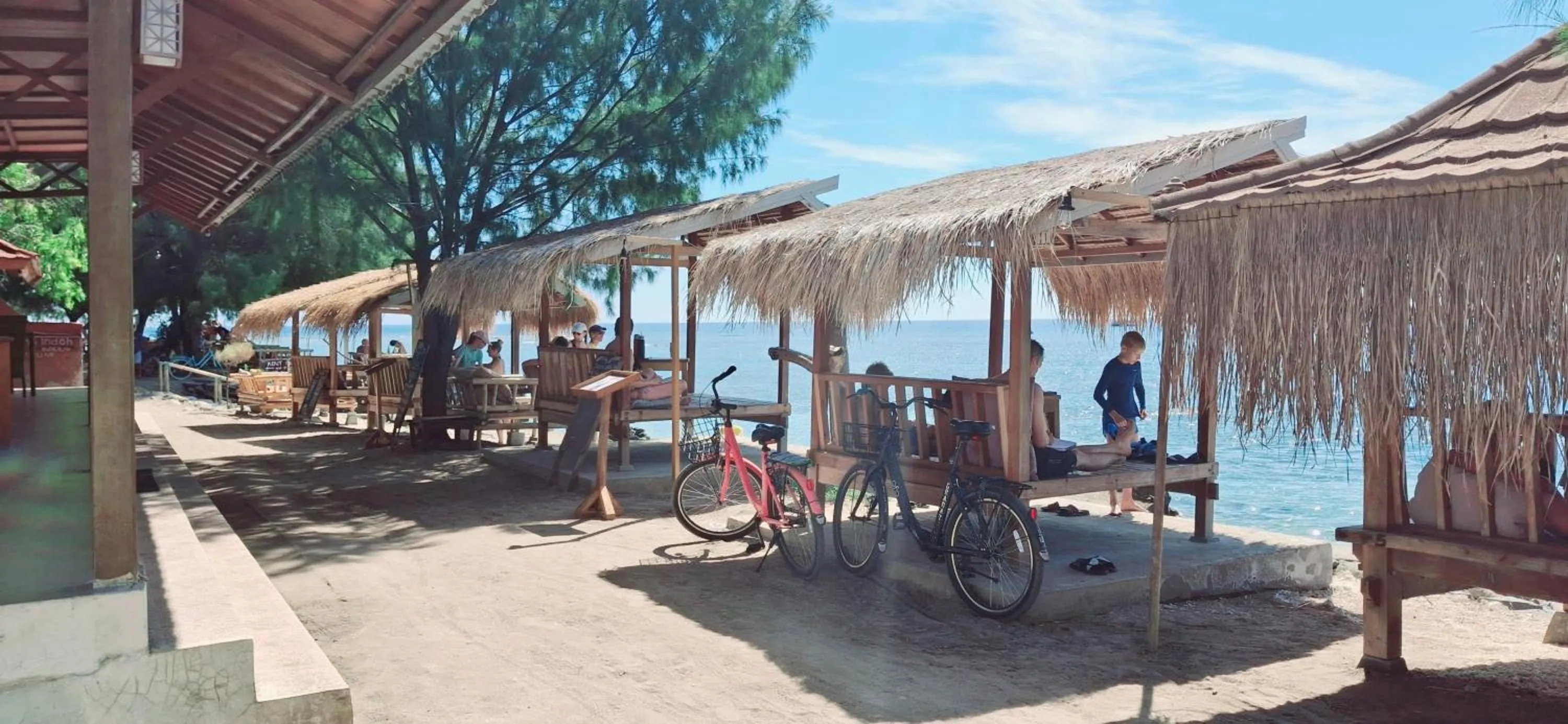 Restaurant/places to eat in Gusung Indah Bungalow Gili Air
