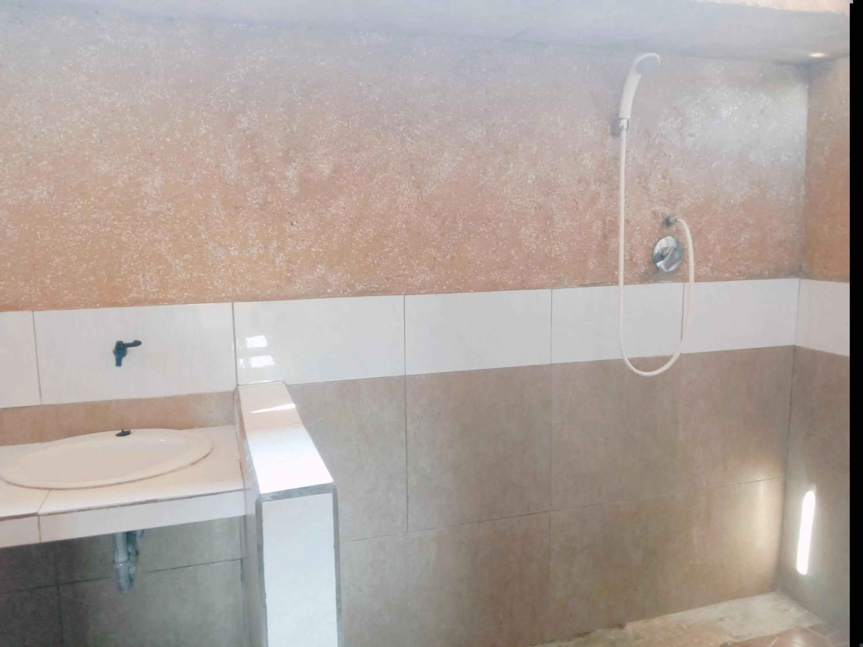 Shower in Gusung Indah Bungalow Gili Air