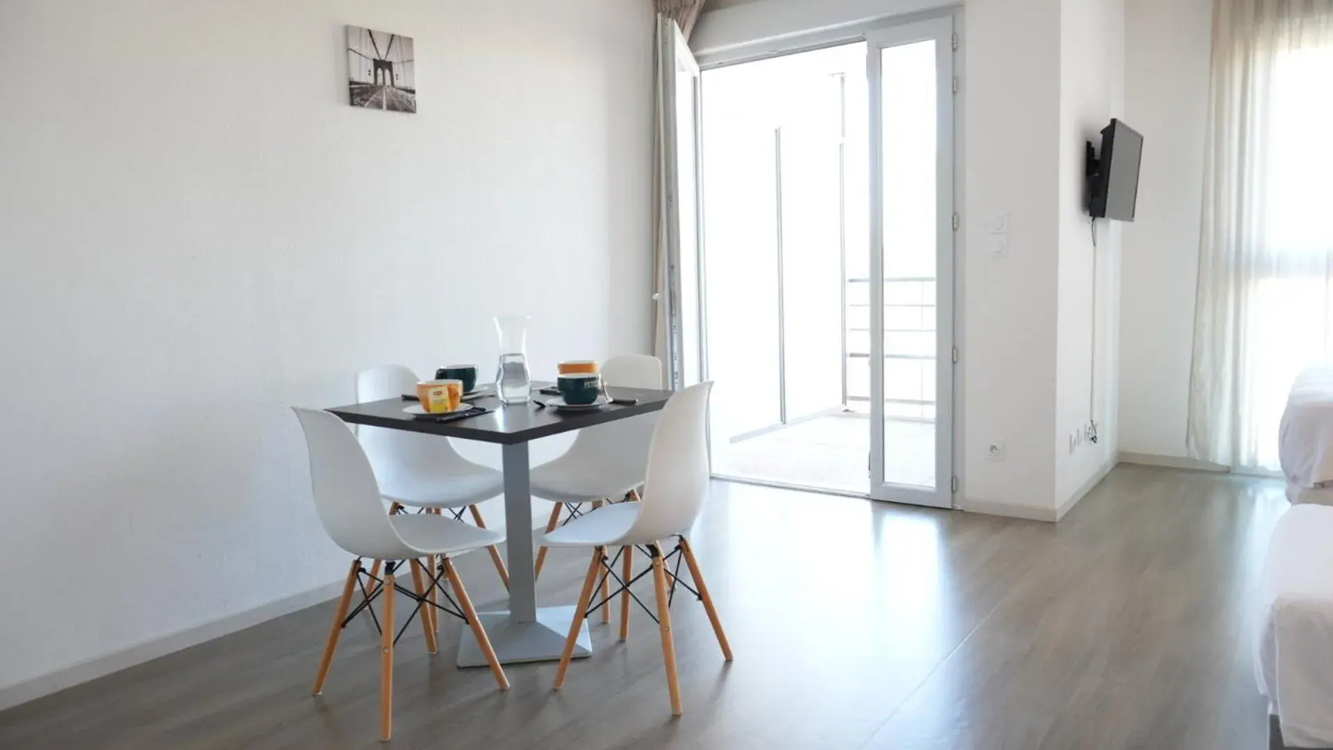 Triple Room in Zenao Appart'Hotel Triple Room in Zenao Appart'Hotel