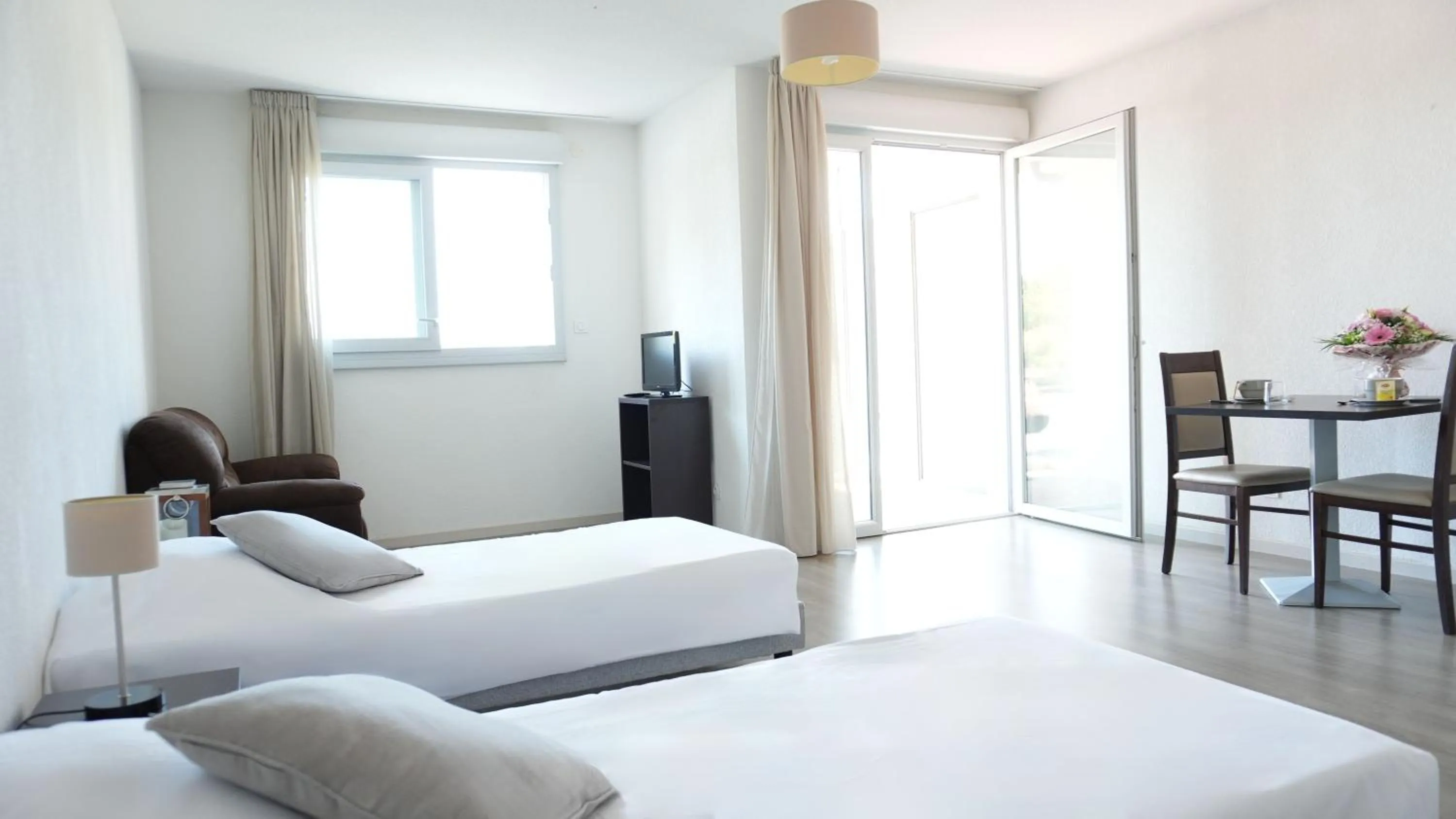 Bed in Zenao Appart'Hotel