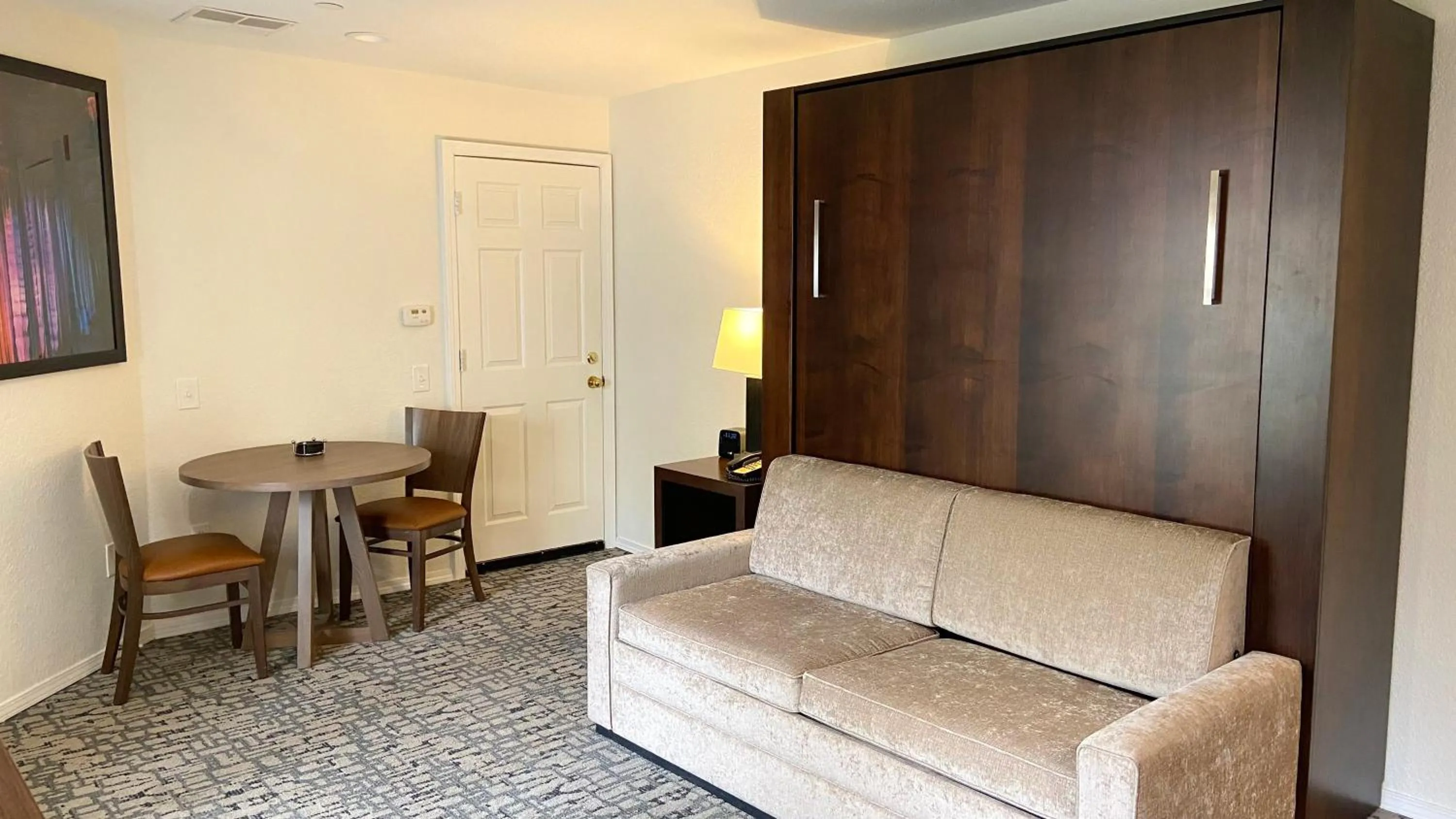 Photo of the whole room in Club Wyndham Branson at The Falls