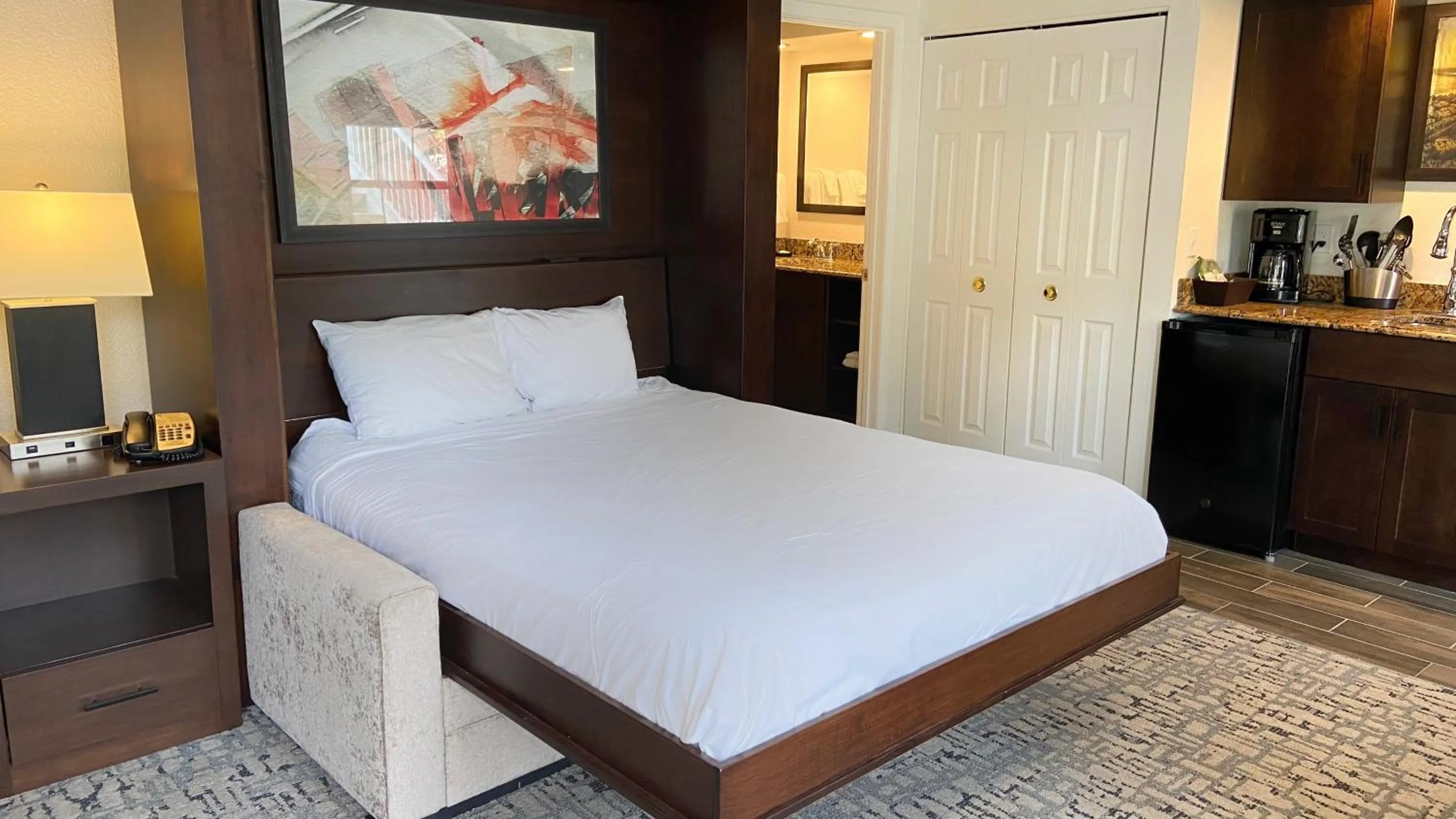 Photo of the whole room, Bed in Club Wyndham Branson at The Falls