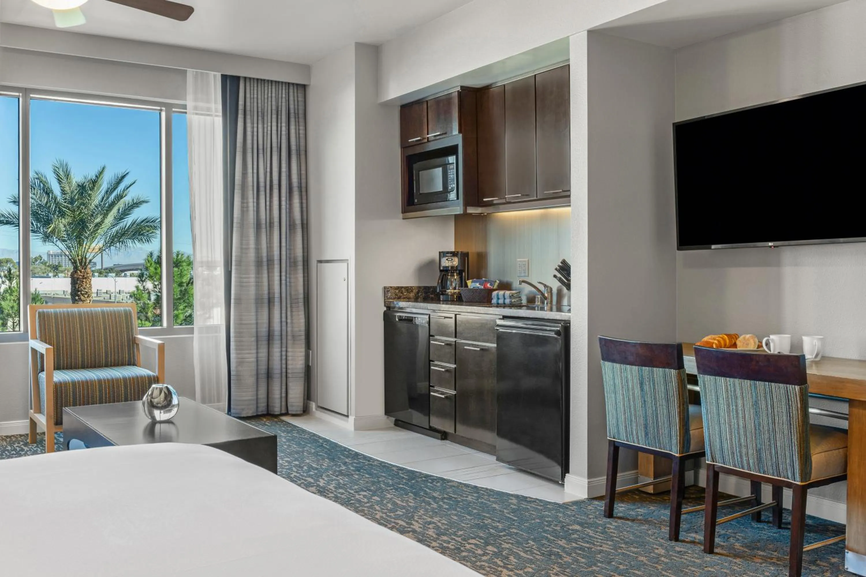 Kitchen or kitchenette, Bed in Club Wyndham Desert Blue