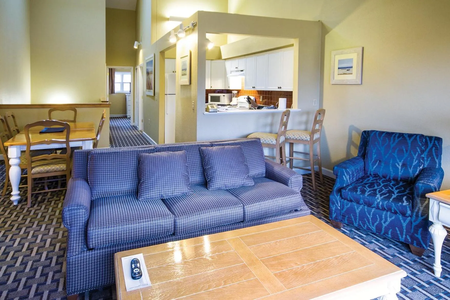 Photo of the whole room in Club Wyndham Newport Overlook