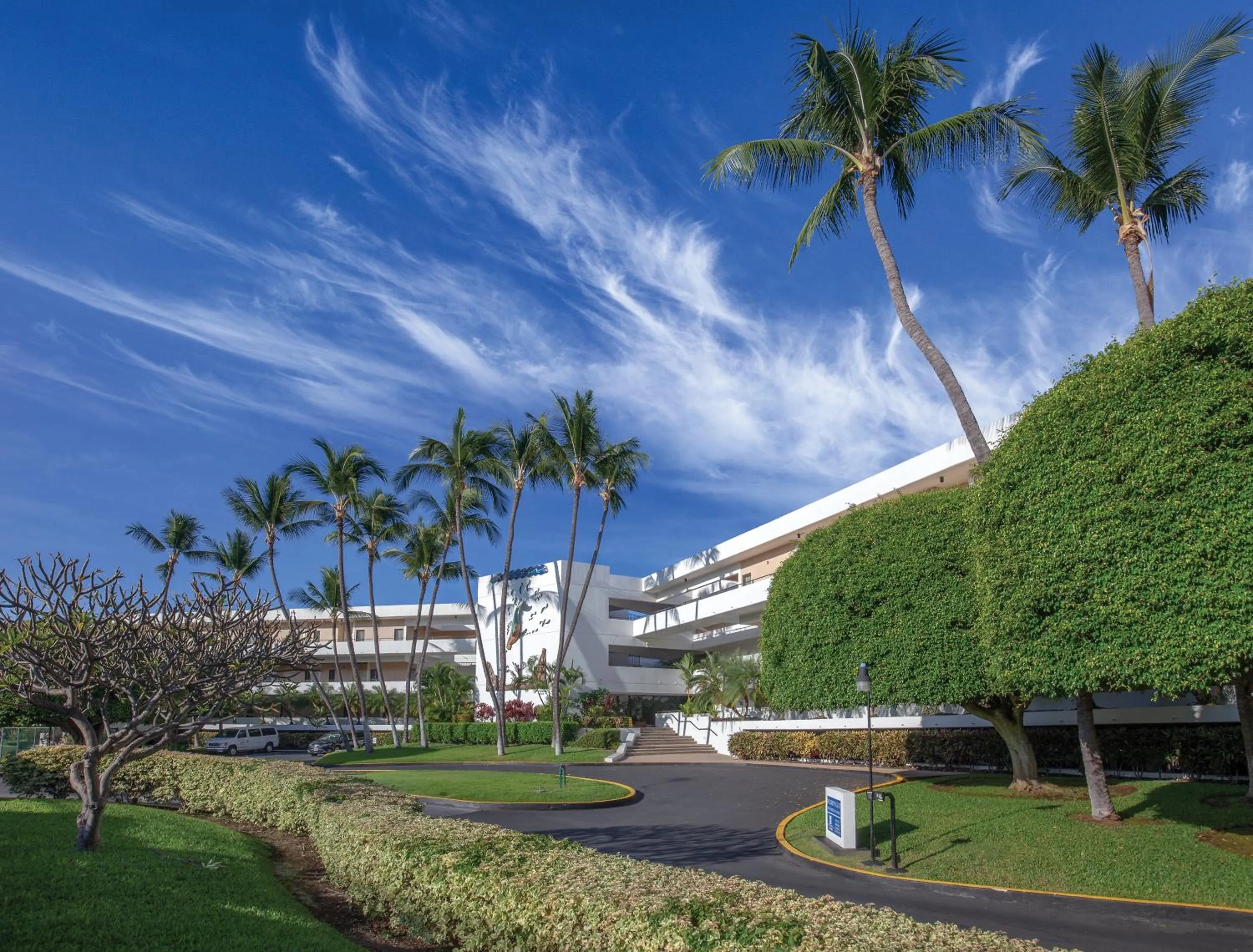 Facade/entrance in Wyndham Royal Sea Cliff Resort