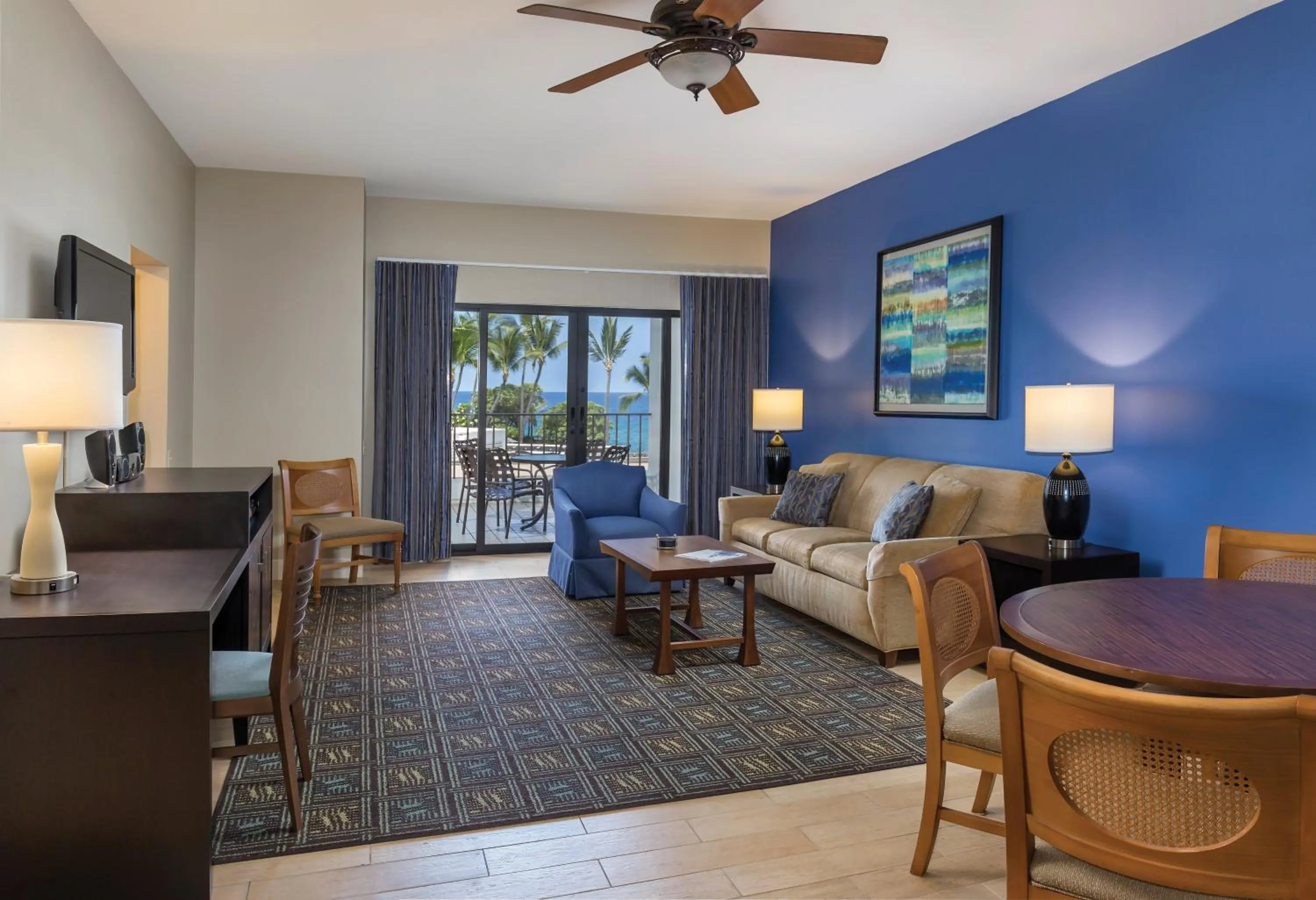 Living room in Wyndham Royal Sea Cliff Resort