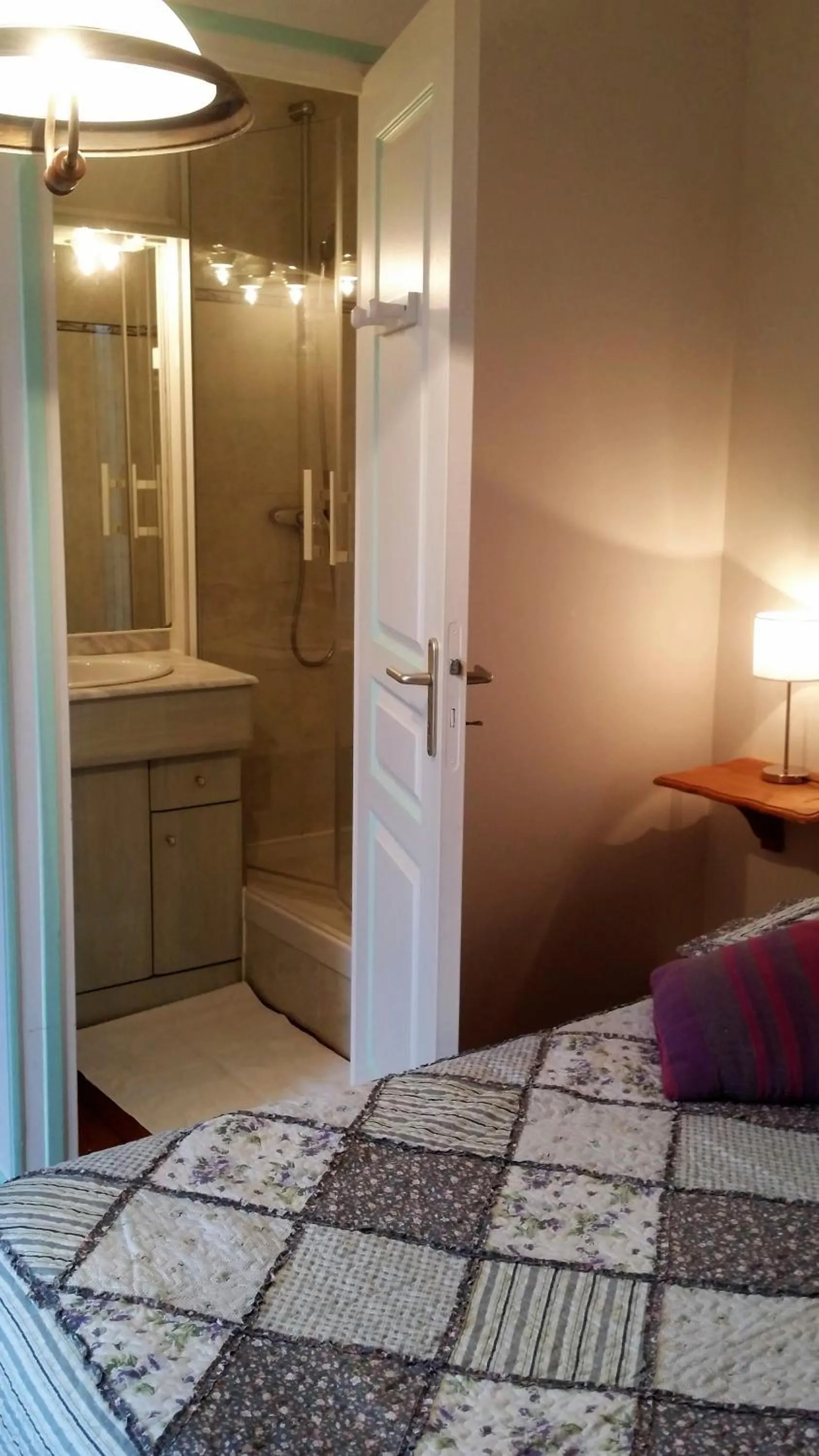 Bathroom, Bed in Chambres D'hôtes Anne-Marie