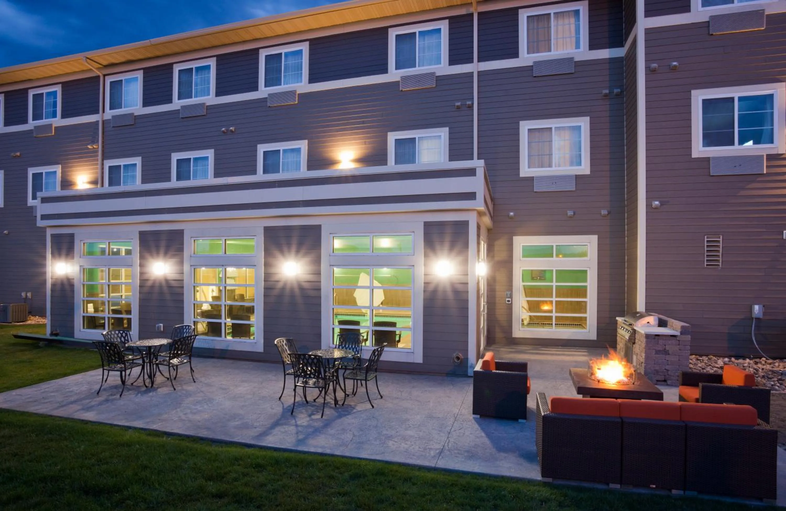 Patio in GrandStay Hotel & Suites Valley City