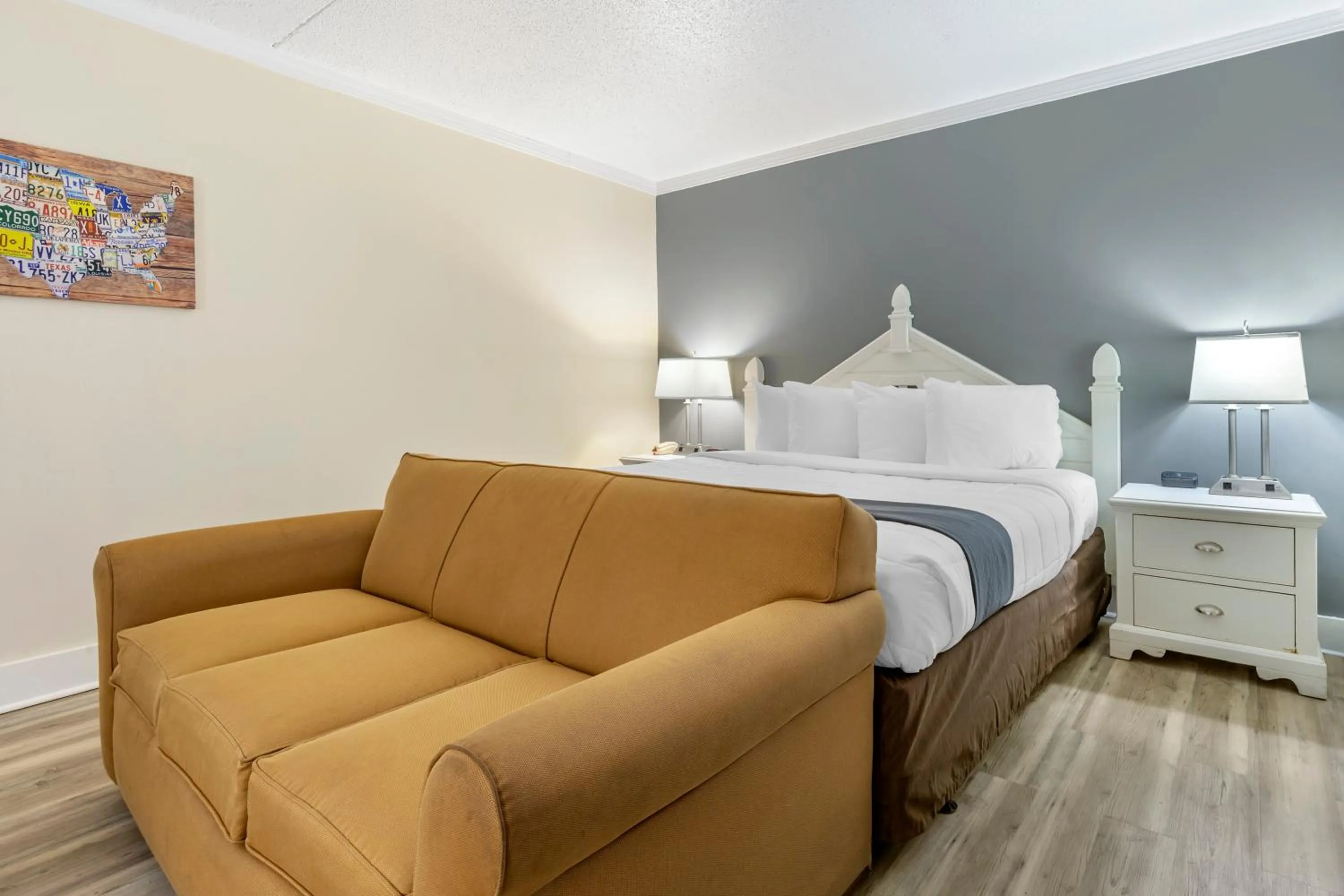 Bed in Econo-Lodge of Conway