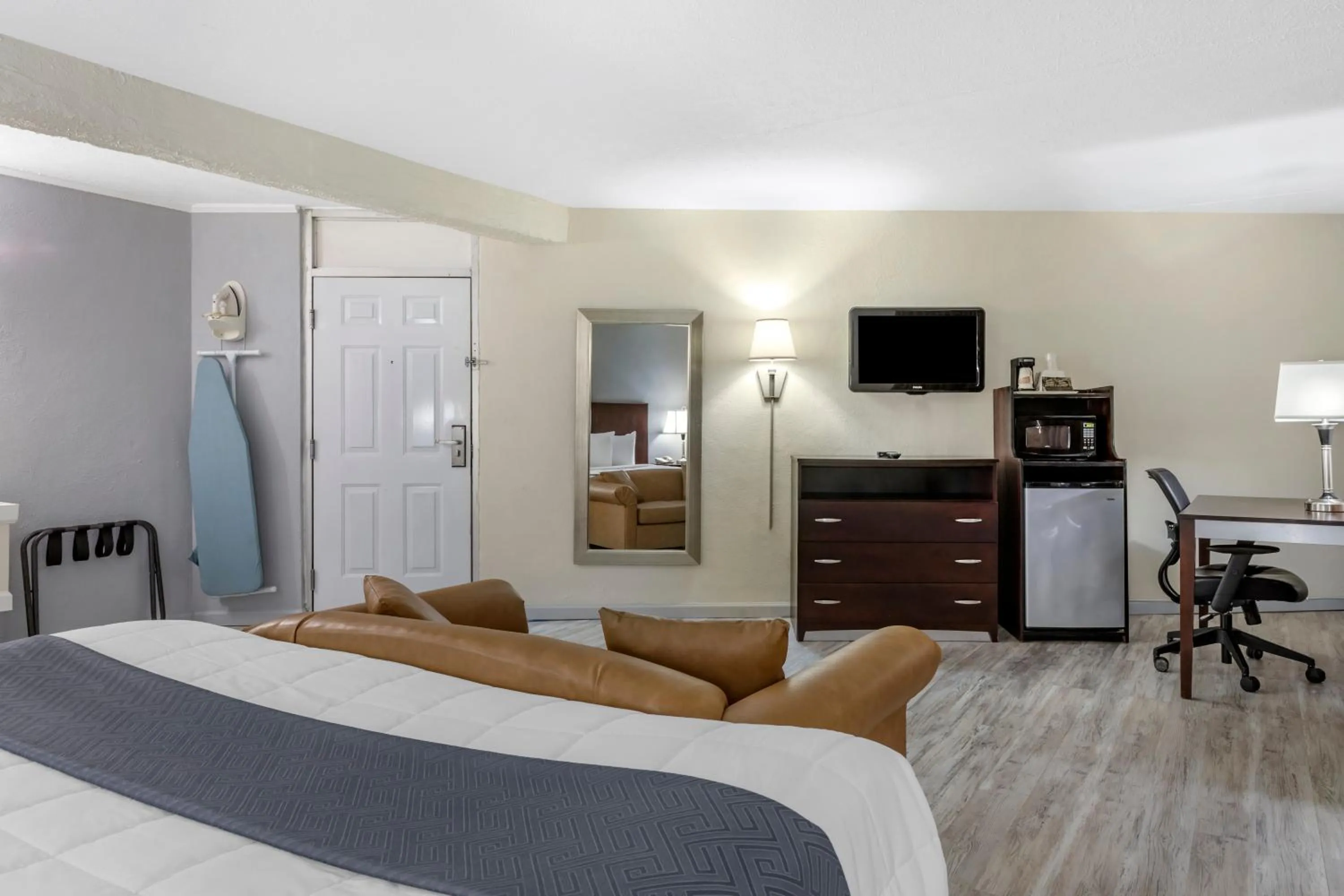 Bed in Econo-Lodge of Conway