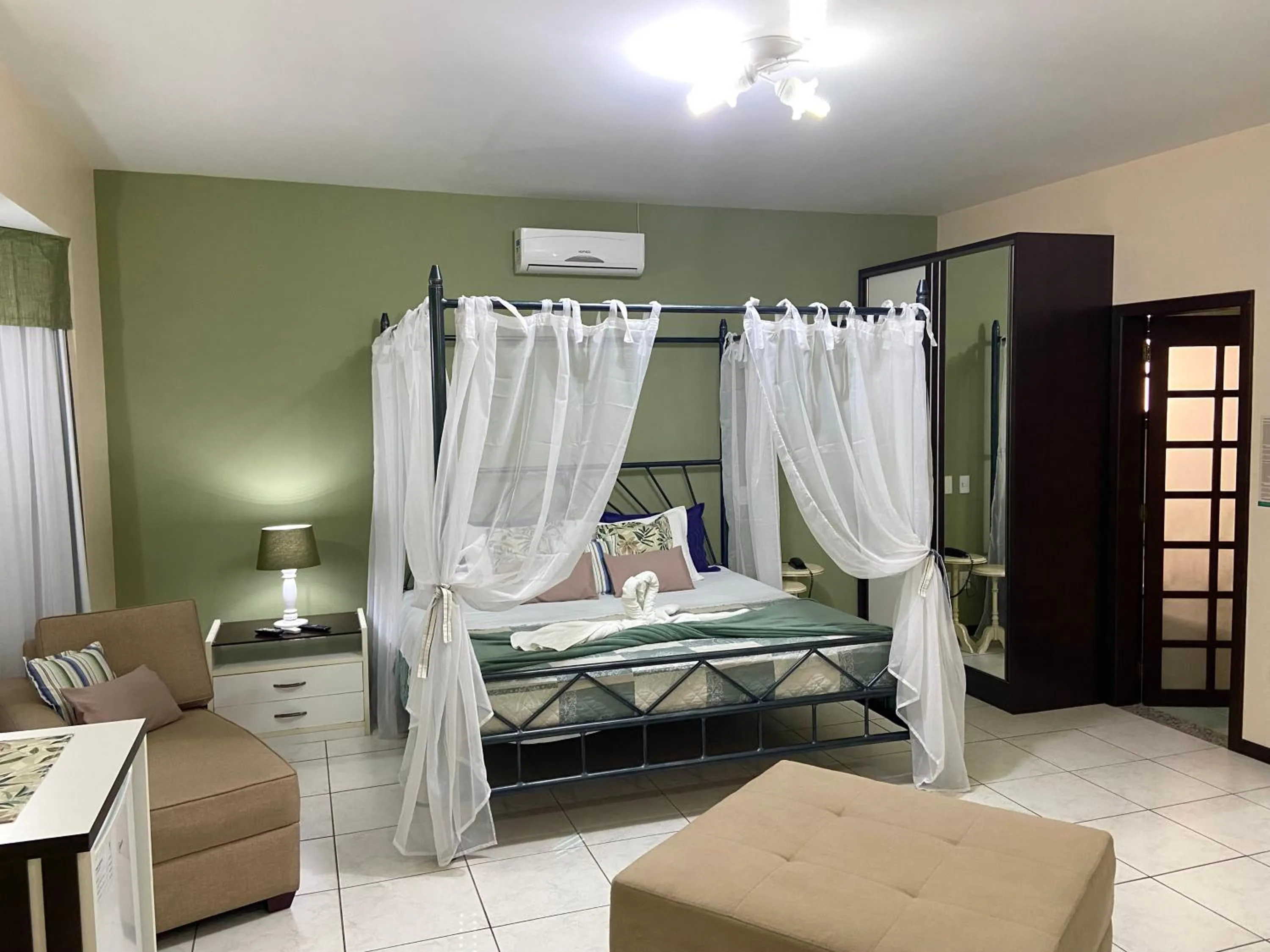 Photo of the whole room, Bed in Pousada Canasvieiras