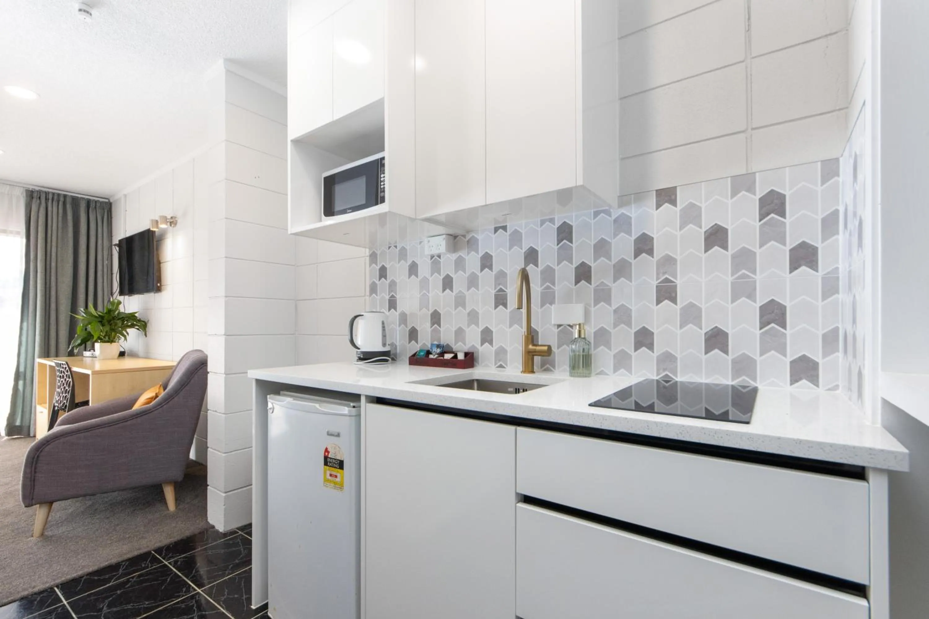 Kitchen or kitchenette in Epsom Motel