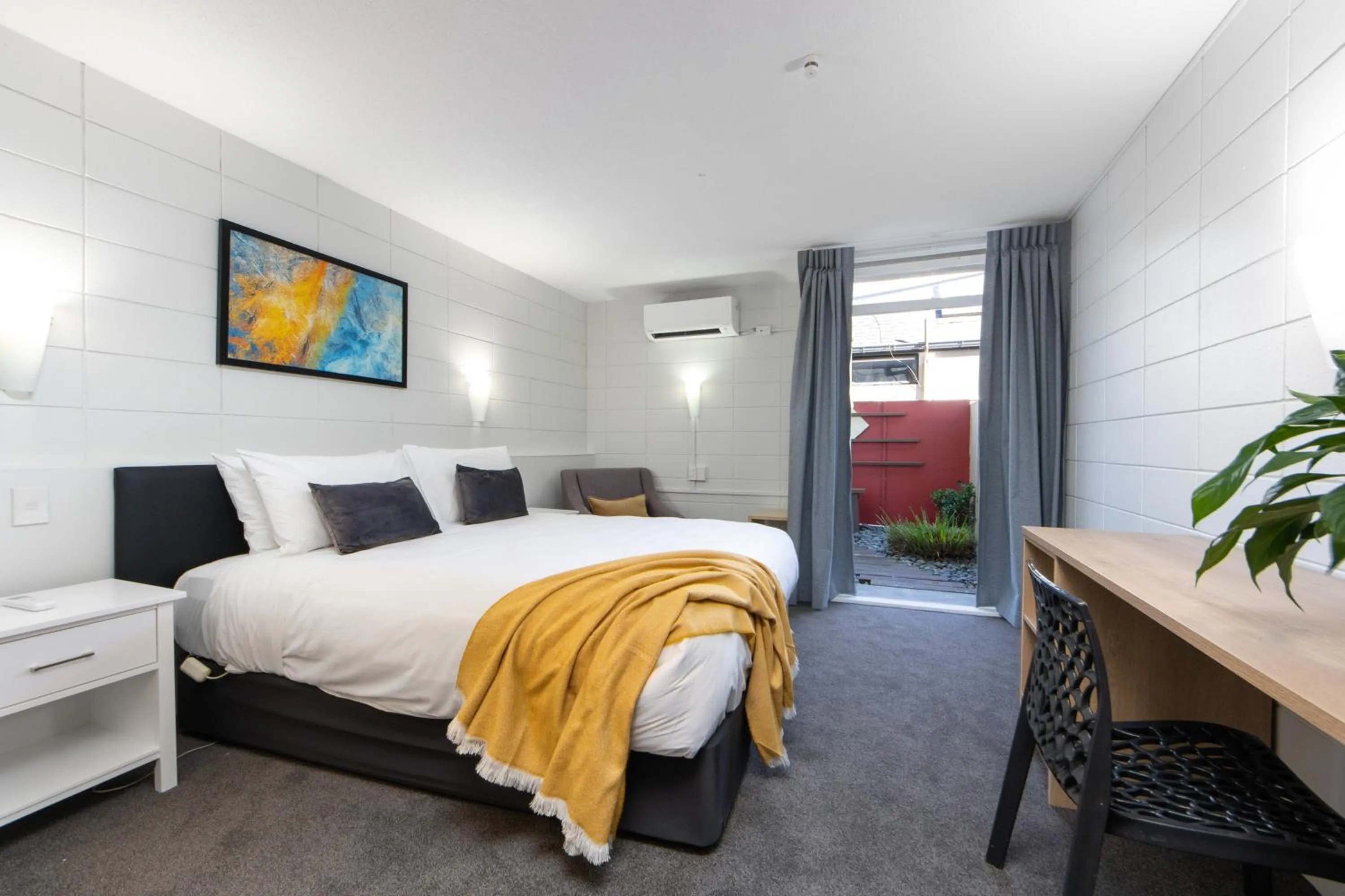 Bedroom, Bed in Epsom Motel