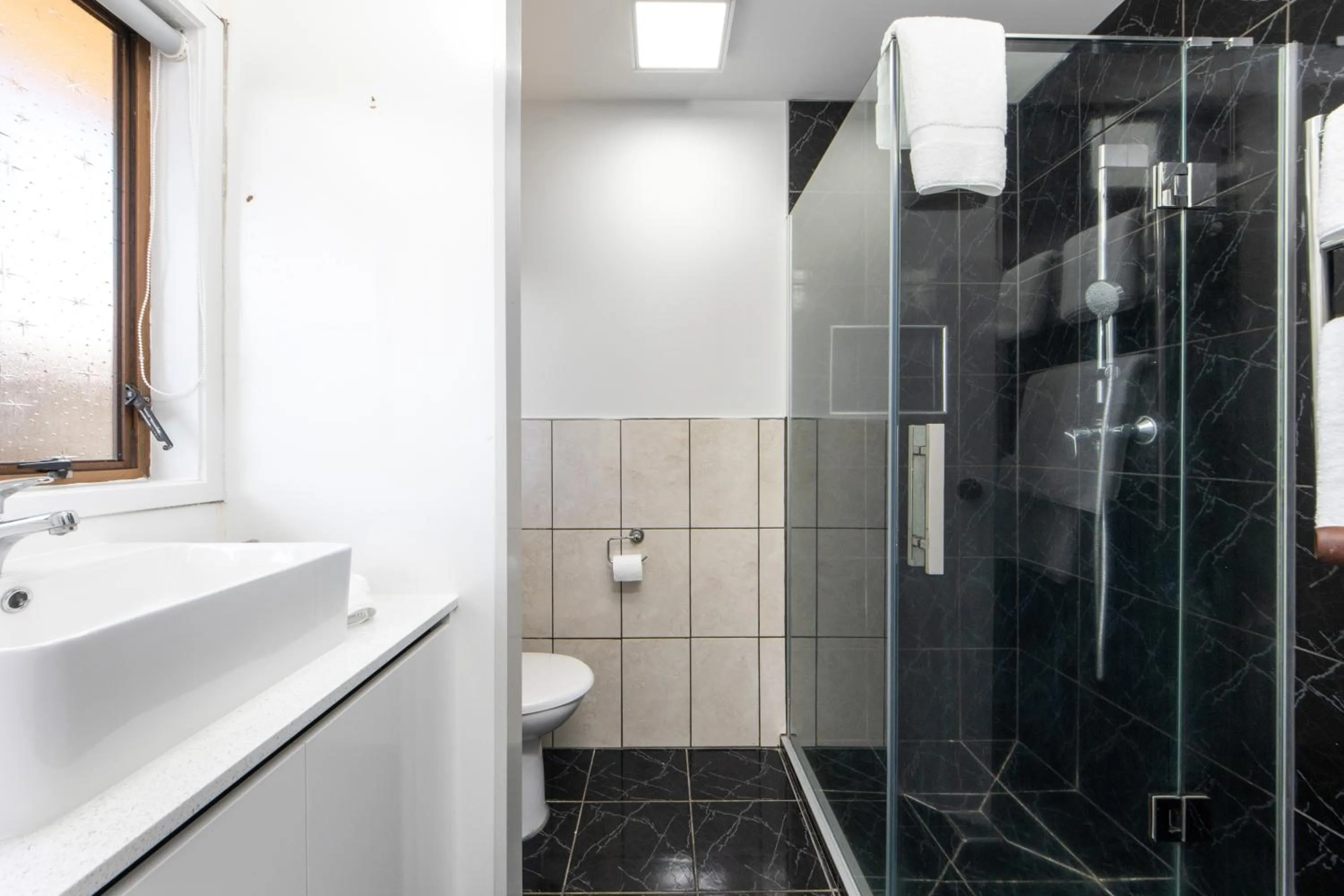 Bathroom in Epsom Motel