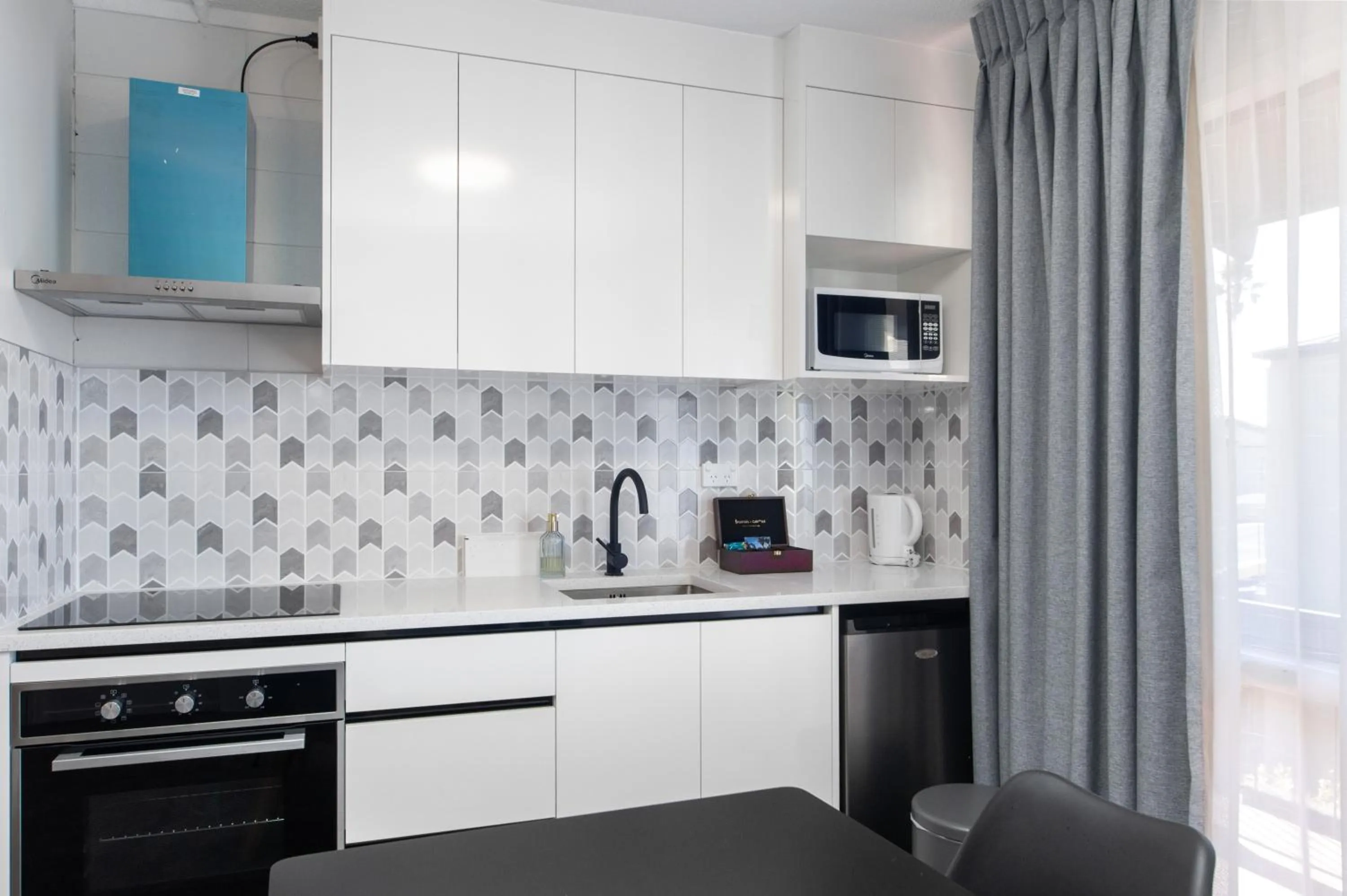 Kitchen or kitchenette in Epsom Motel