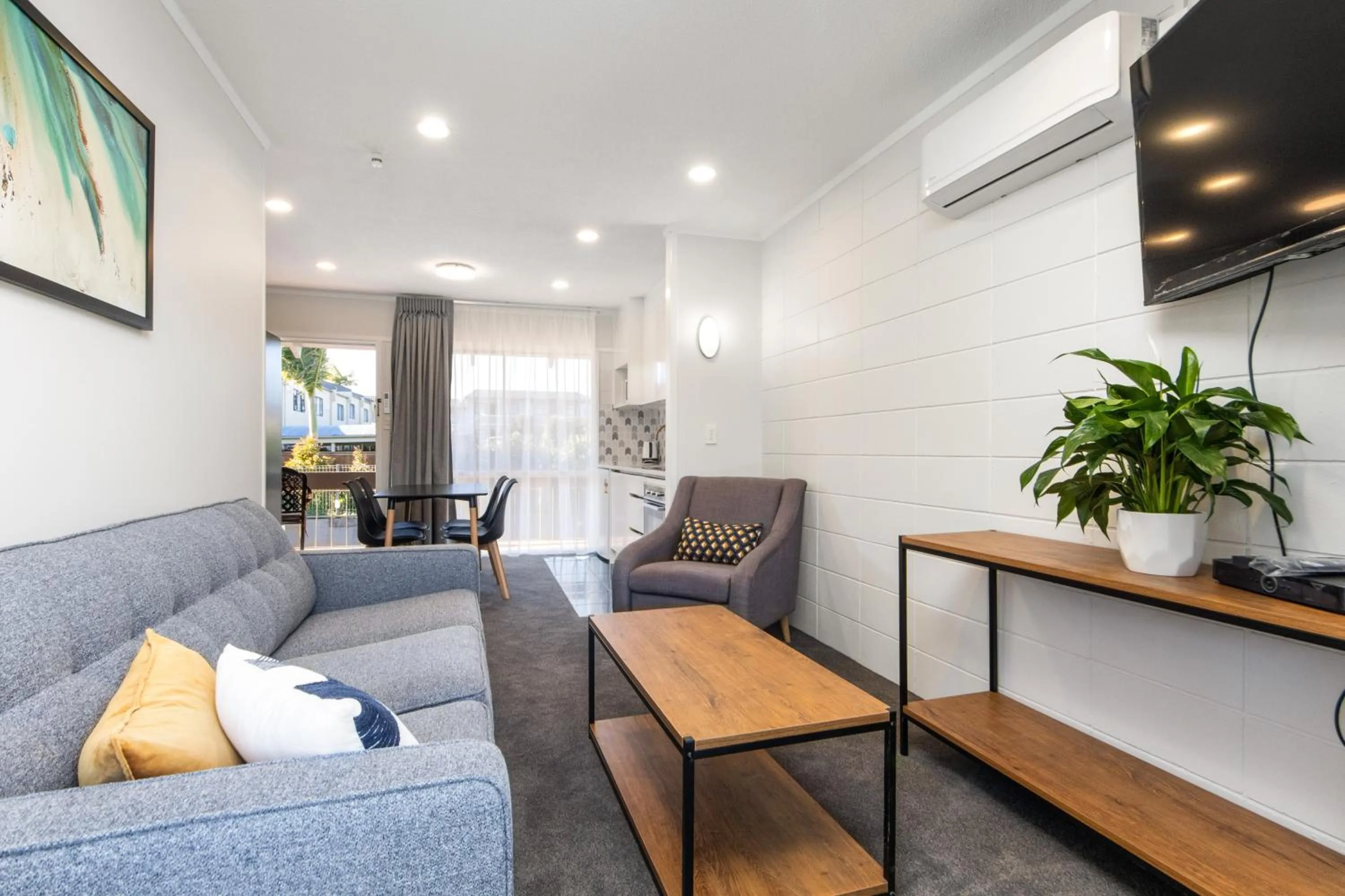 Living room in Epsom Motel