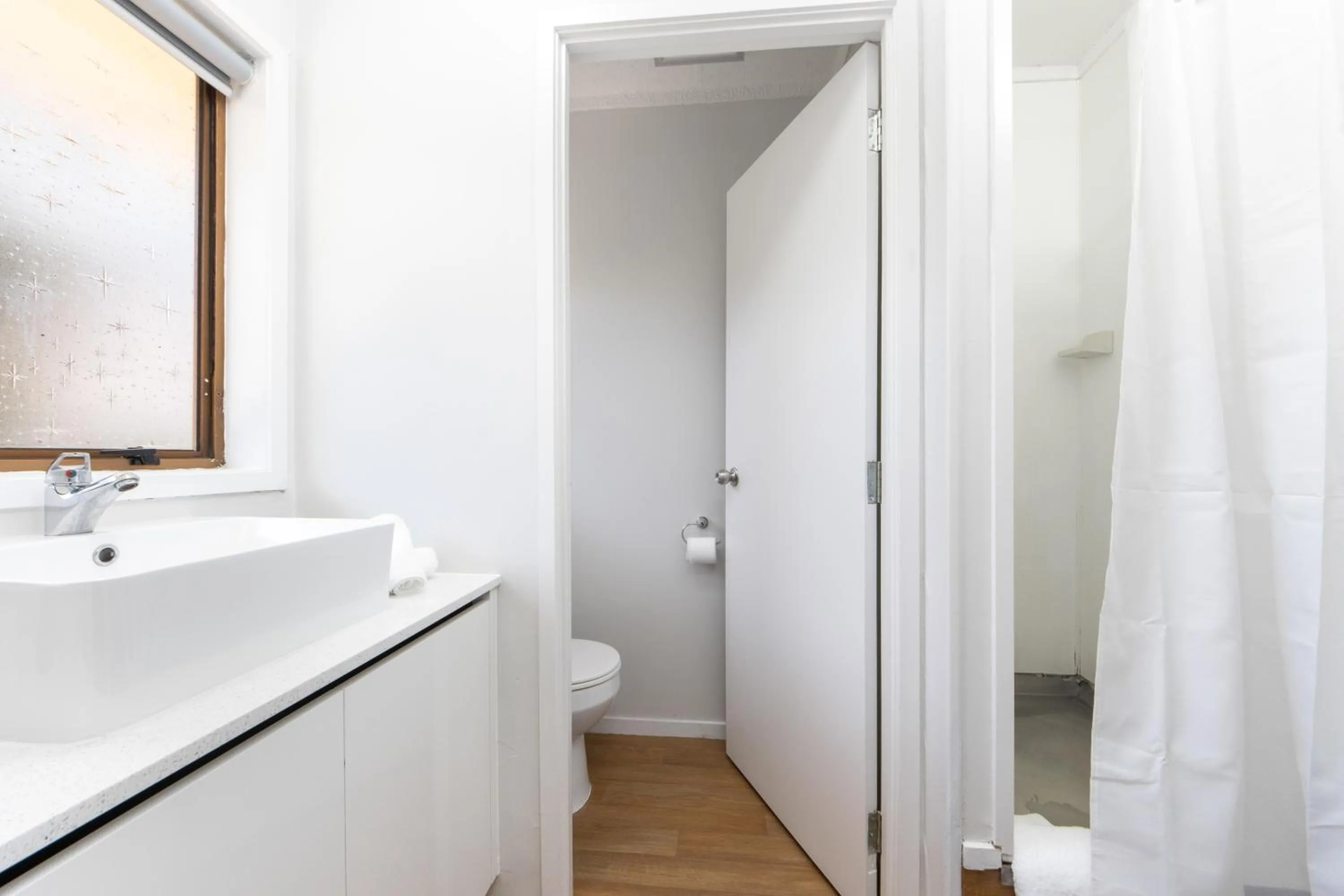 Bathroom in Epsom Motel