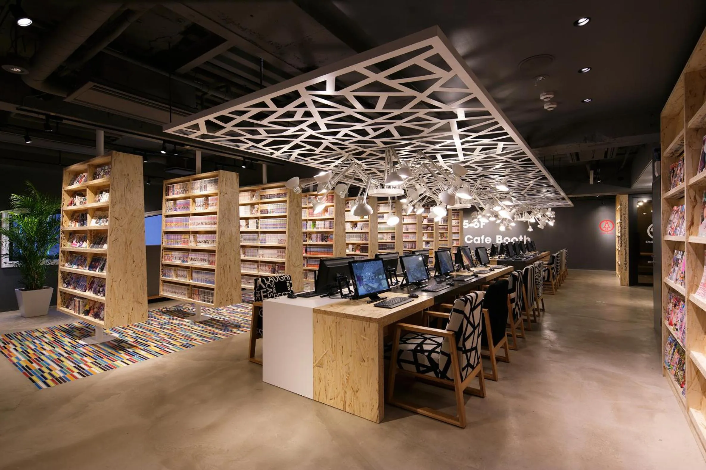 Library in Booth Netcafe & Capsule