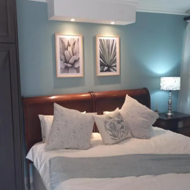 Bed in Fairways Hotel