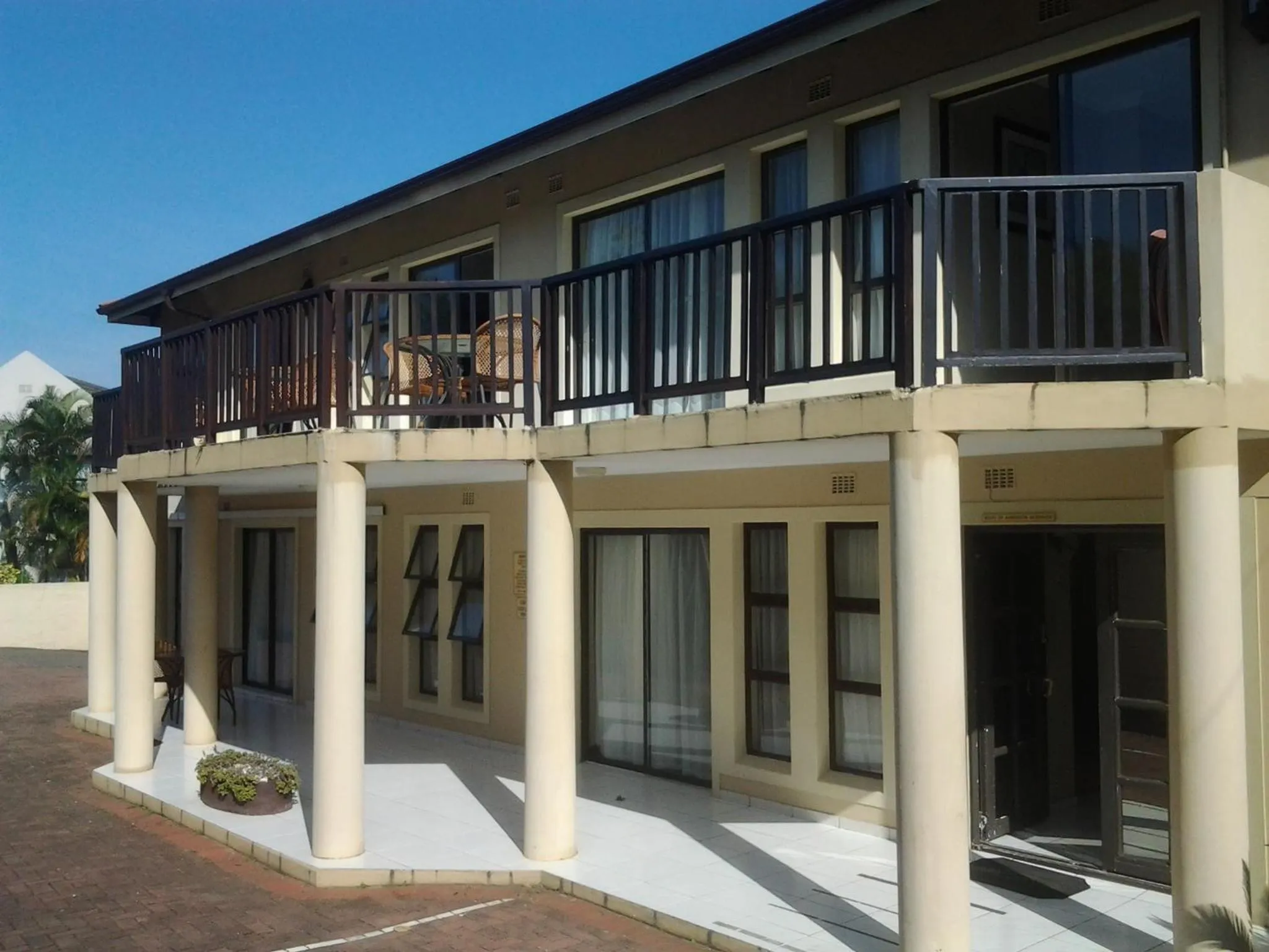 Facade/entrance in Fairways Hotel